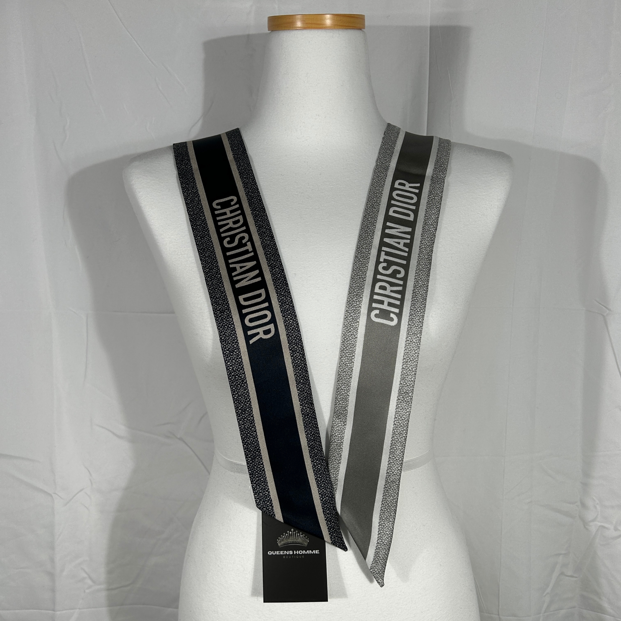 (W) Dior Oblique Mitzah Scarf Silk Twill Navy Blue 착용 스타일 - 3