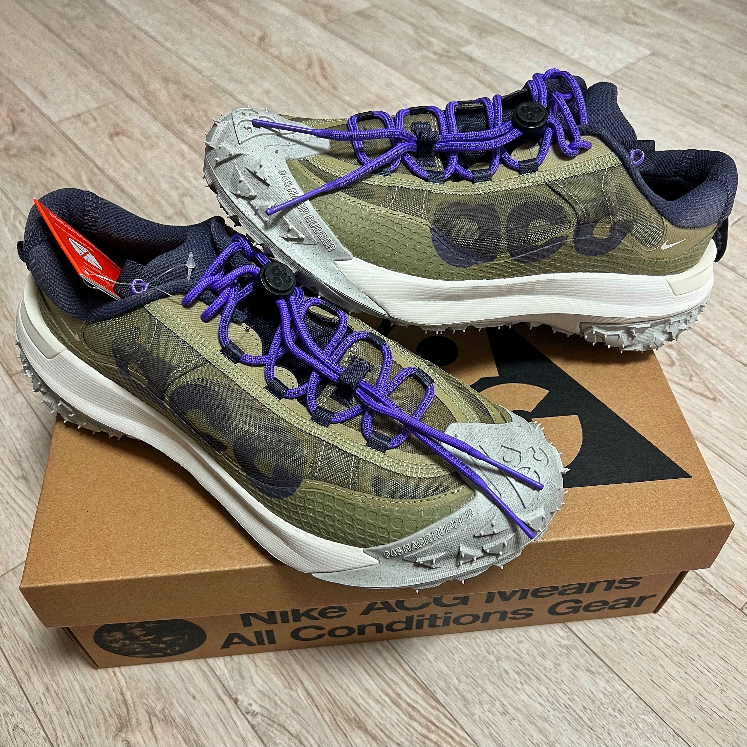 Nike ACG Mountain Fly 2 Low Neutral Olive and Mountain Grape 착용 스타일