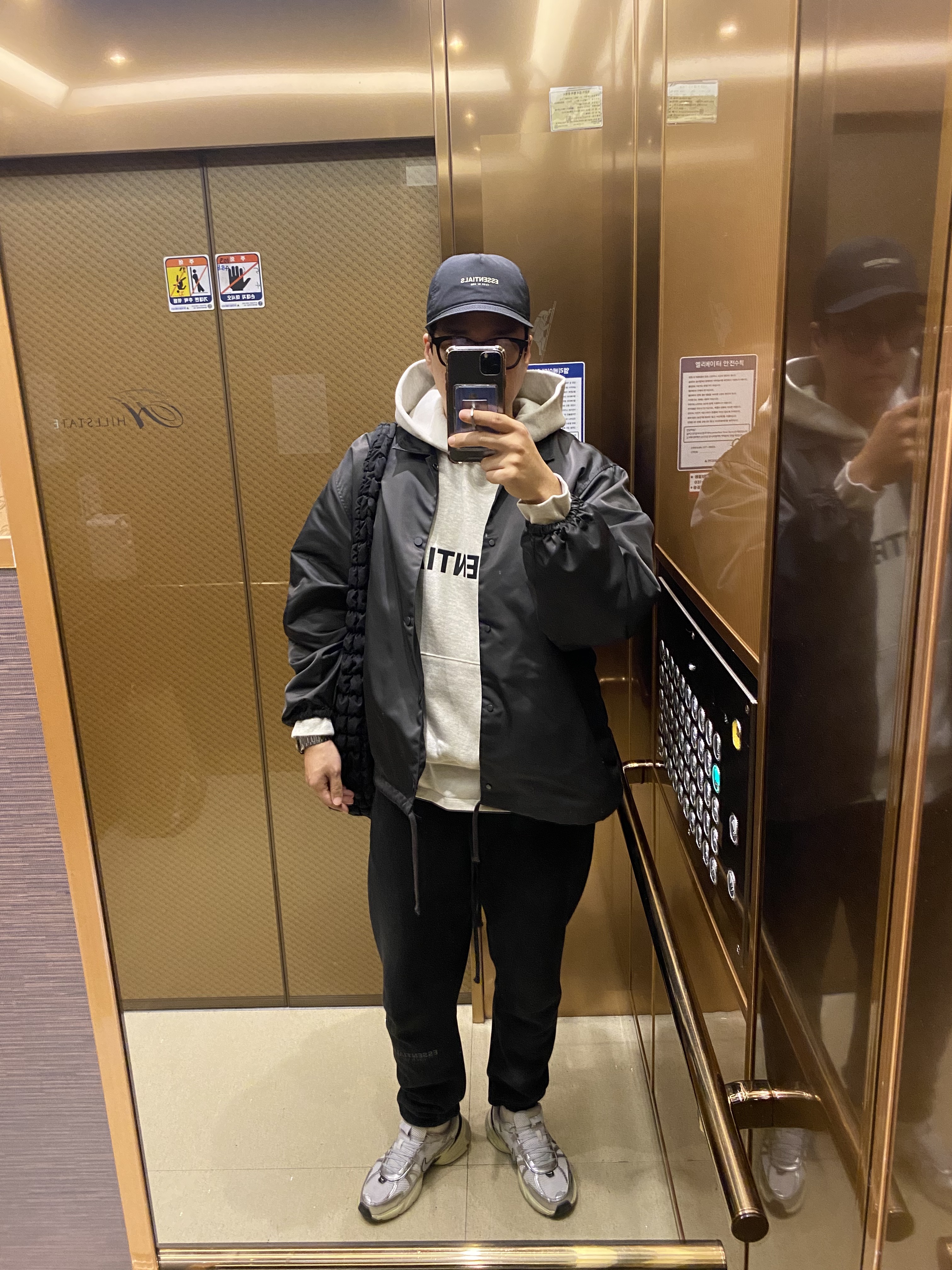 Essentials Sweatpants Dark Slate/Black 2020, Essentials 3D Silicon Applique Pullover Hoodie Oatmeal/Oatmeal Heather/Light Heather Oatmeal 2020 착용 스타일