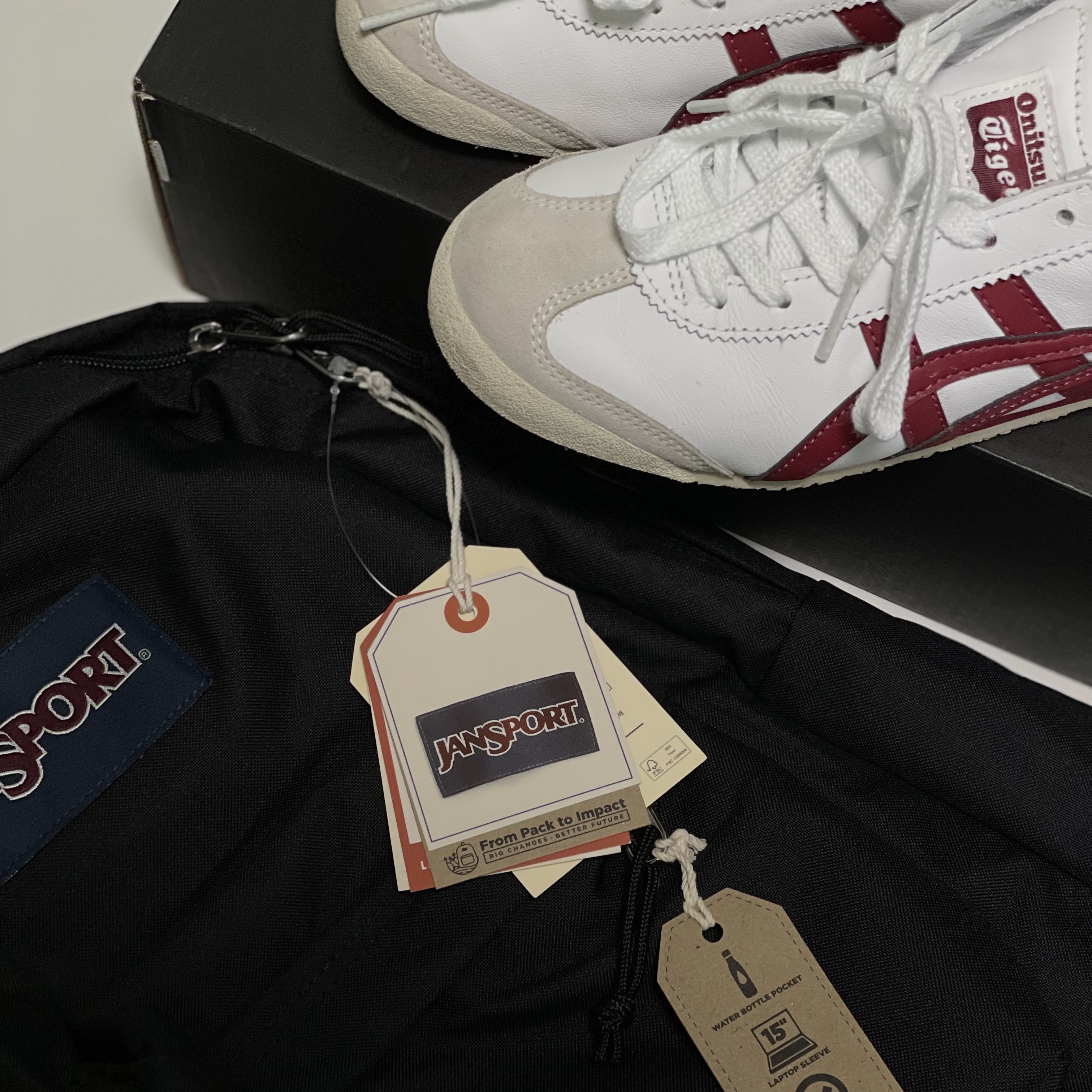 Onitsuka Tiger Mexico 66 White Burgundy 착용 스타일 - 3