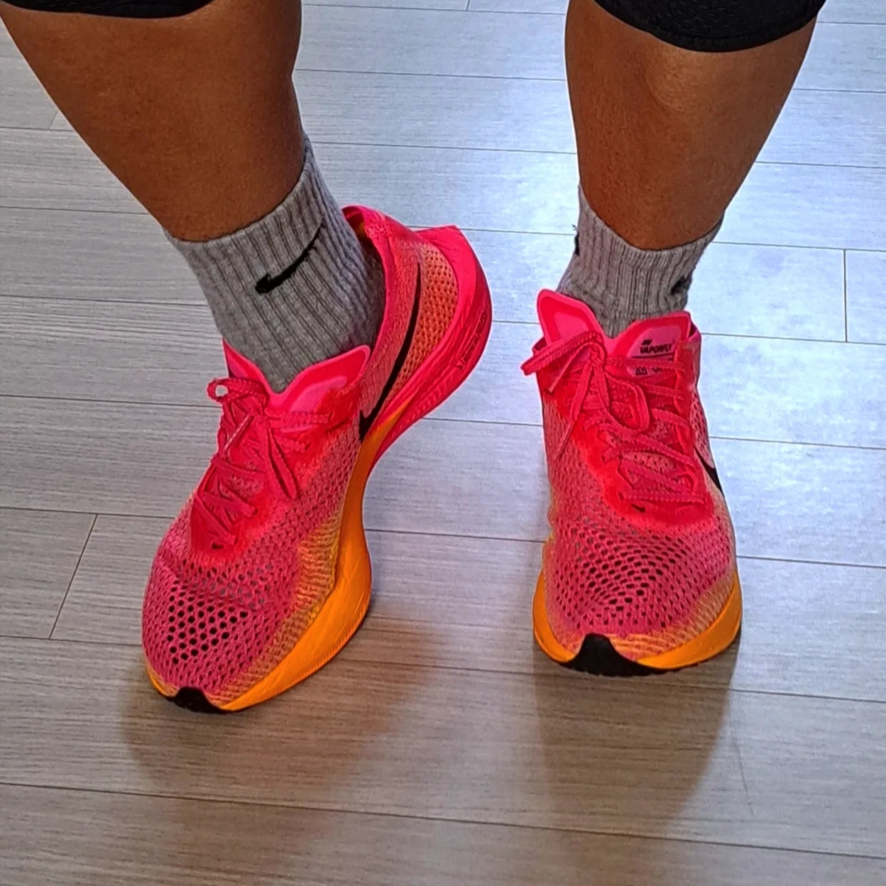 Nike ZoomX Vaporfly Next% 3 Hyper Pink 착용 스타일