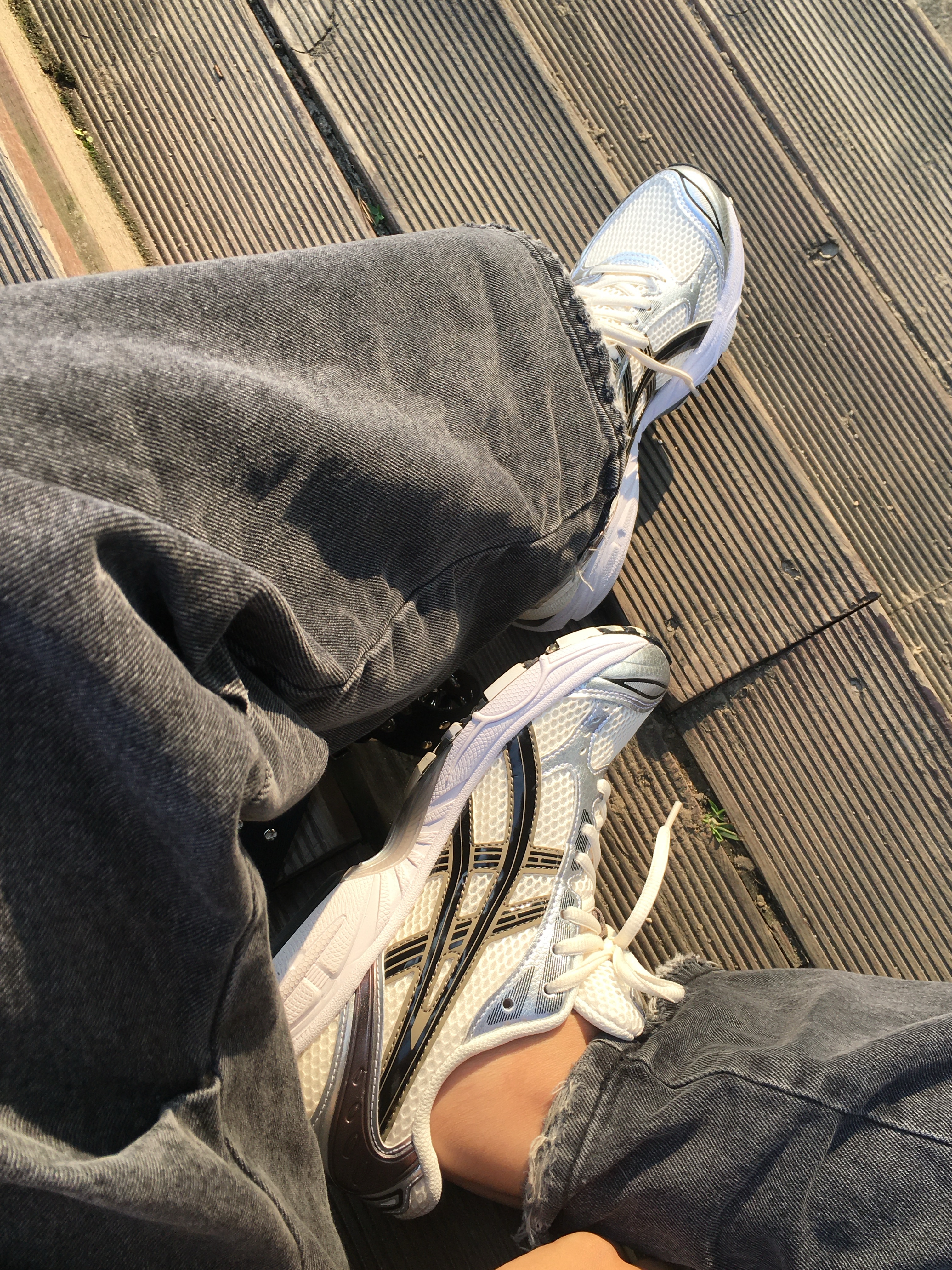 Asics Gel-Kayano 14 Cream Black, Supreme Wombat T-Shirt White - 22FW 착용 스타일 - 2