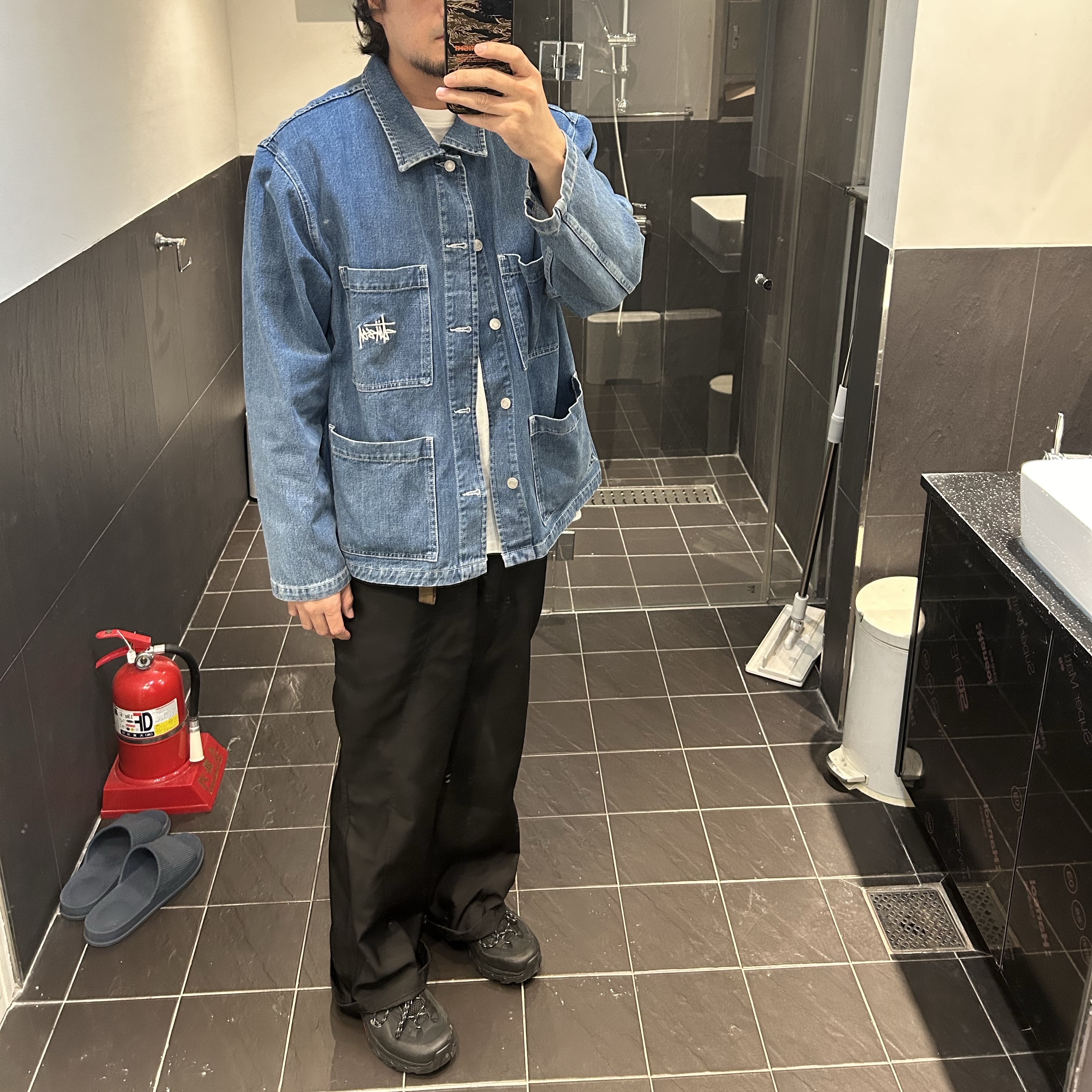 Stussy Denim Chore Jacket, Salomon XT-Quest 2 ADV Black Ebony 착용 스타일
