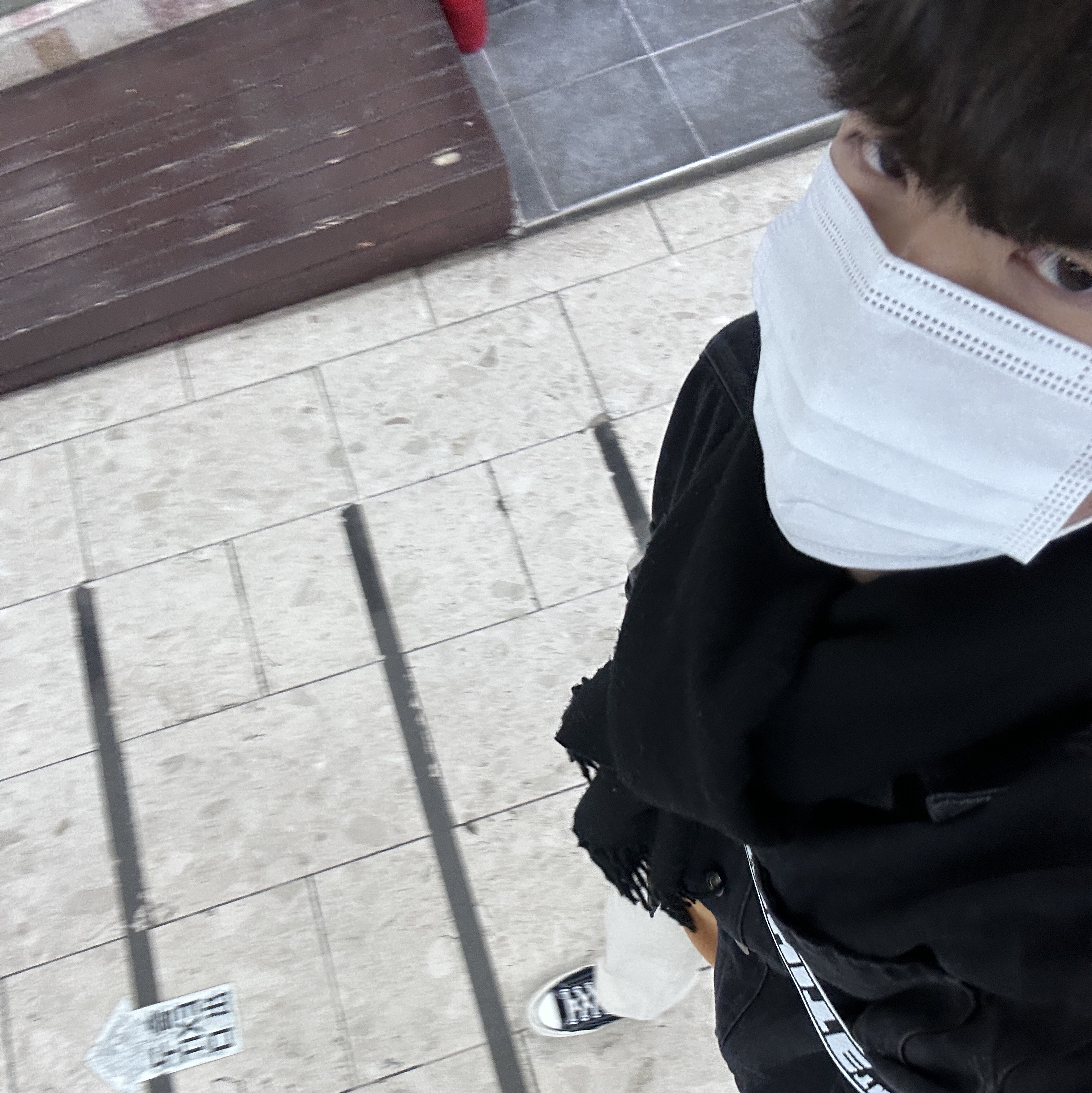 Off-White x Amore Pacific Protection Box (Without Cosmetics) 착용 스타일 - 2