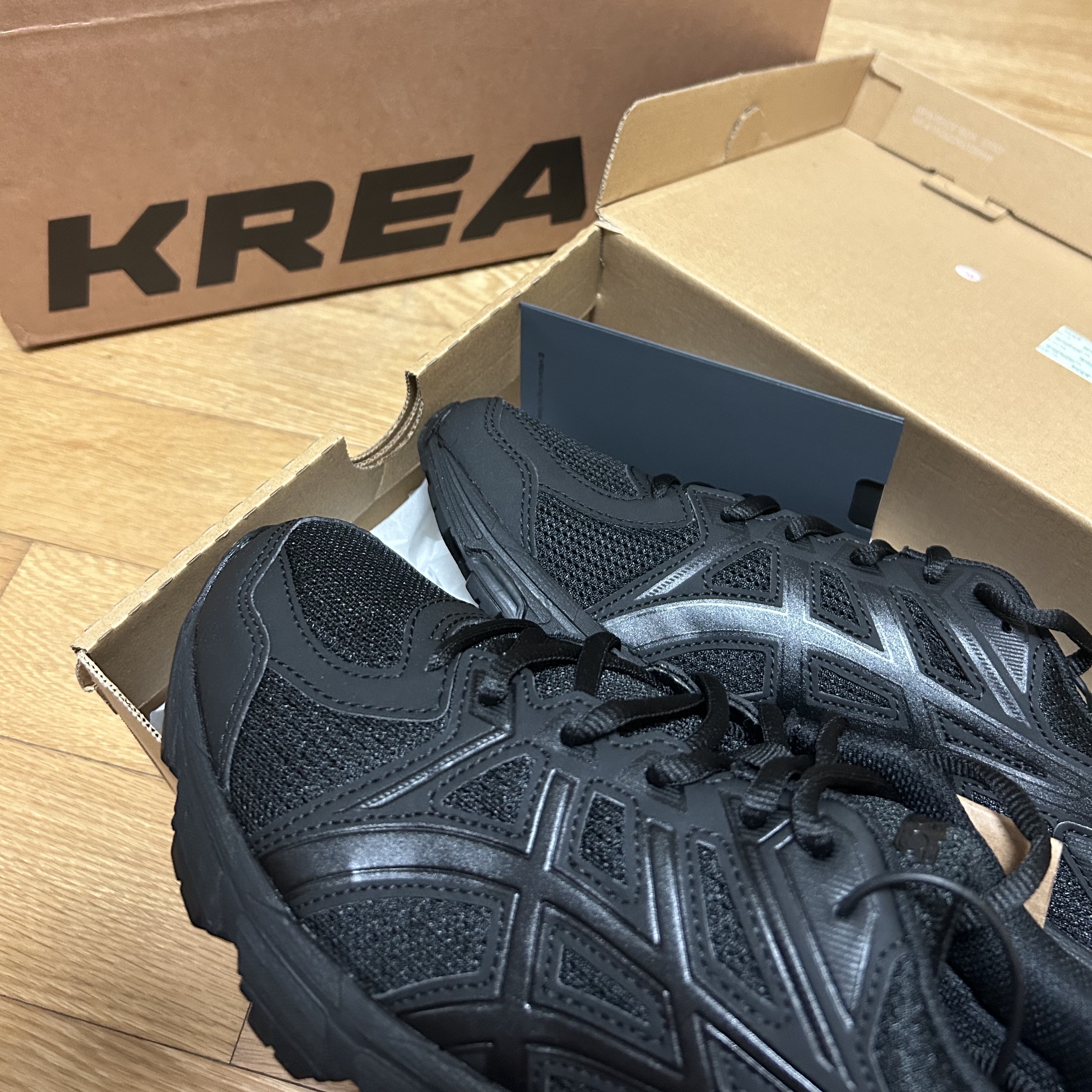 Asics Jog 100 T Black - 4E Extra Wide 착용 스타일