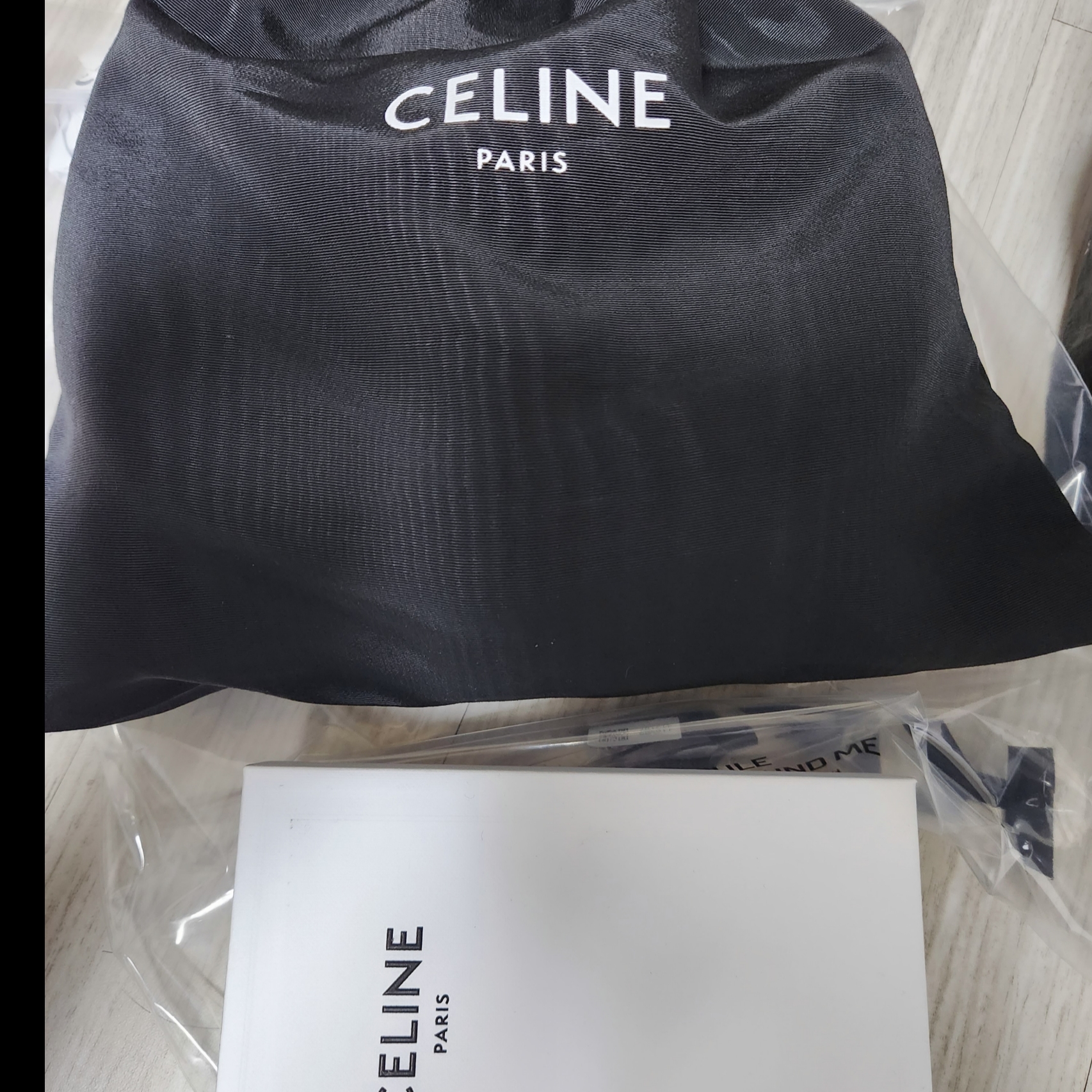 Celine Medium Folco Bag in Triomphe Canvas and Calfskin Tan 착용 스타일