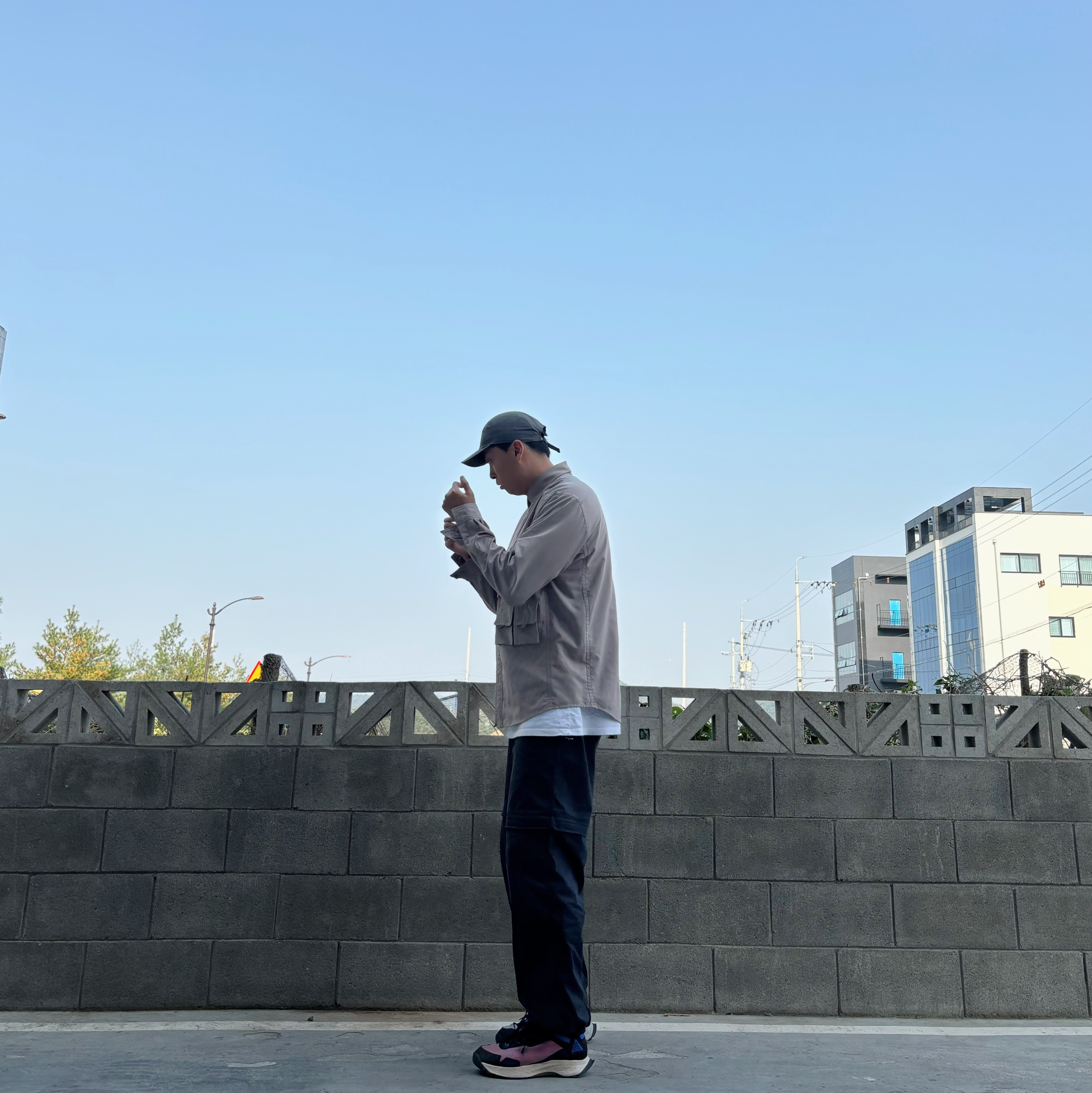 Nike ACG Dri-Fit UV Devastation Trail Shirt Neutral Olive - US/EU, Nike ACG Trail Pants Dark Smoke Grey - Asia 착용 스타일 - 2