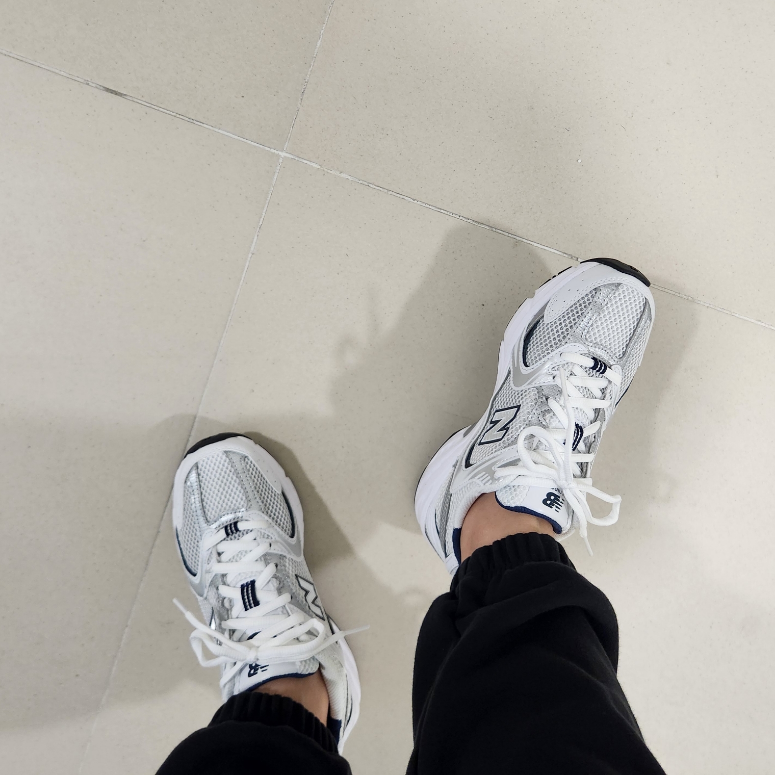 New Balance 530 White 착용 스타일