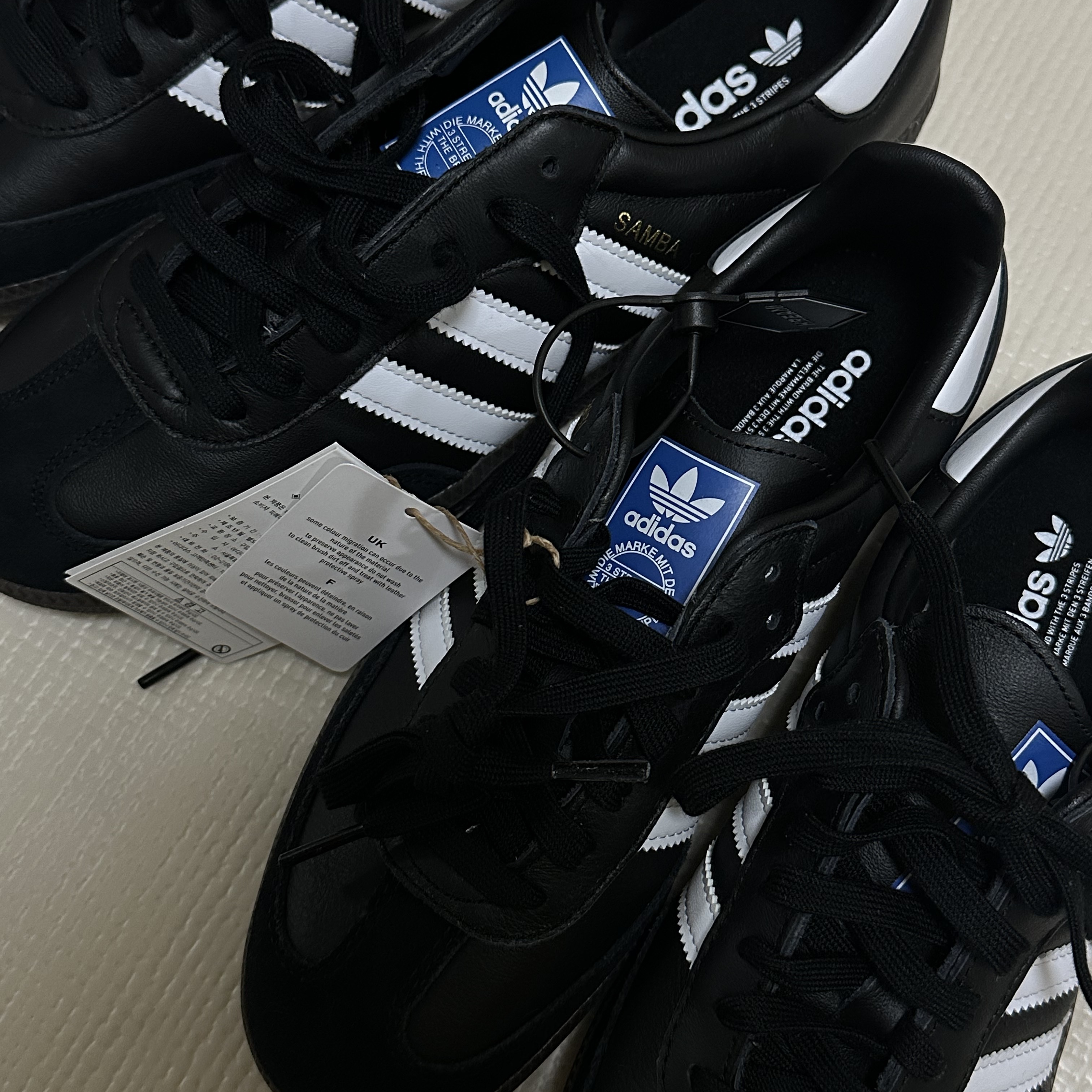 Adidas Samba OG Black White Gum 착용 스타일