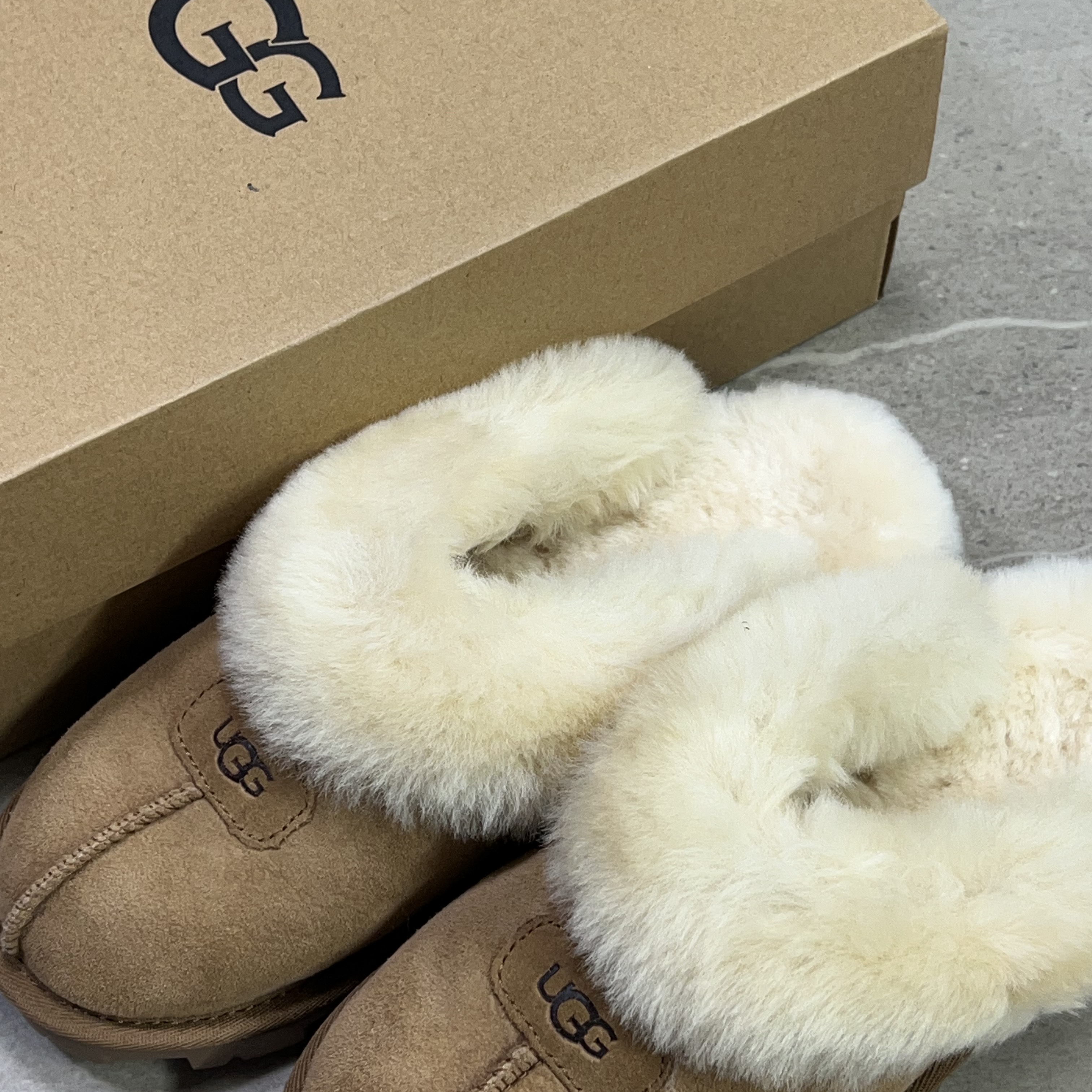 (W) UGG Coquette Slipper Chestnut 착용 스타일