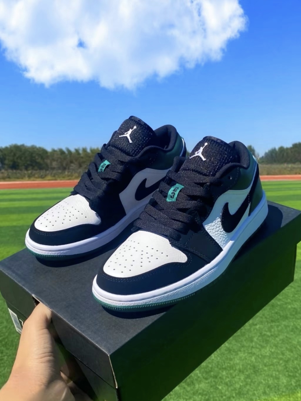 (GS) Jordan 1 Low Black Mystic Green 착용 스타일 - 3