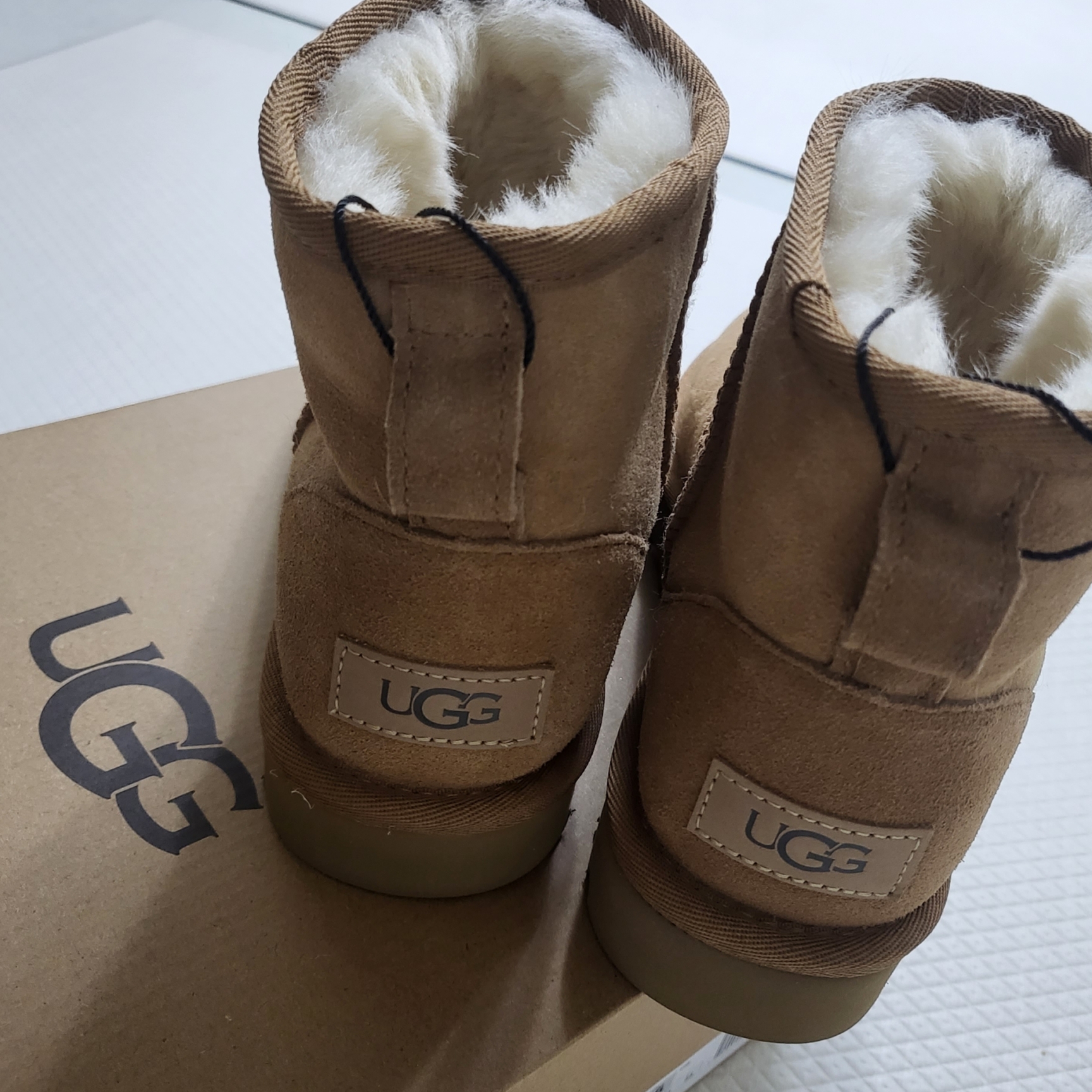 (W) UGG Classic Mini II Boots Chestnut 착용 스타일