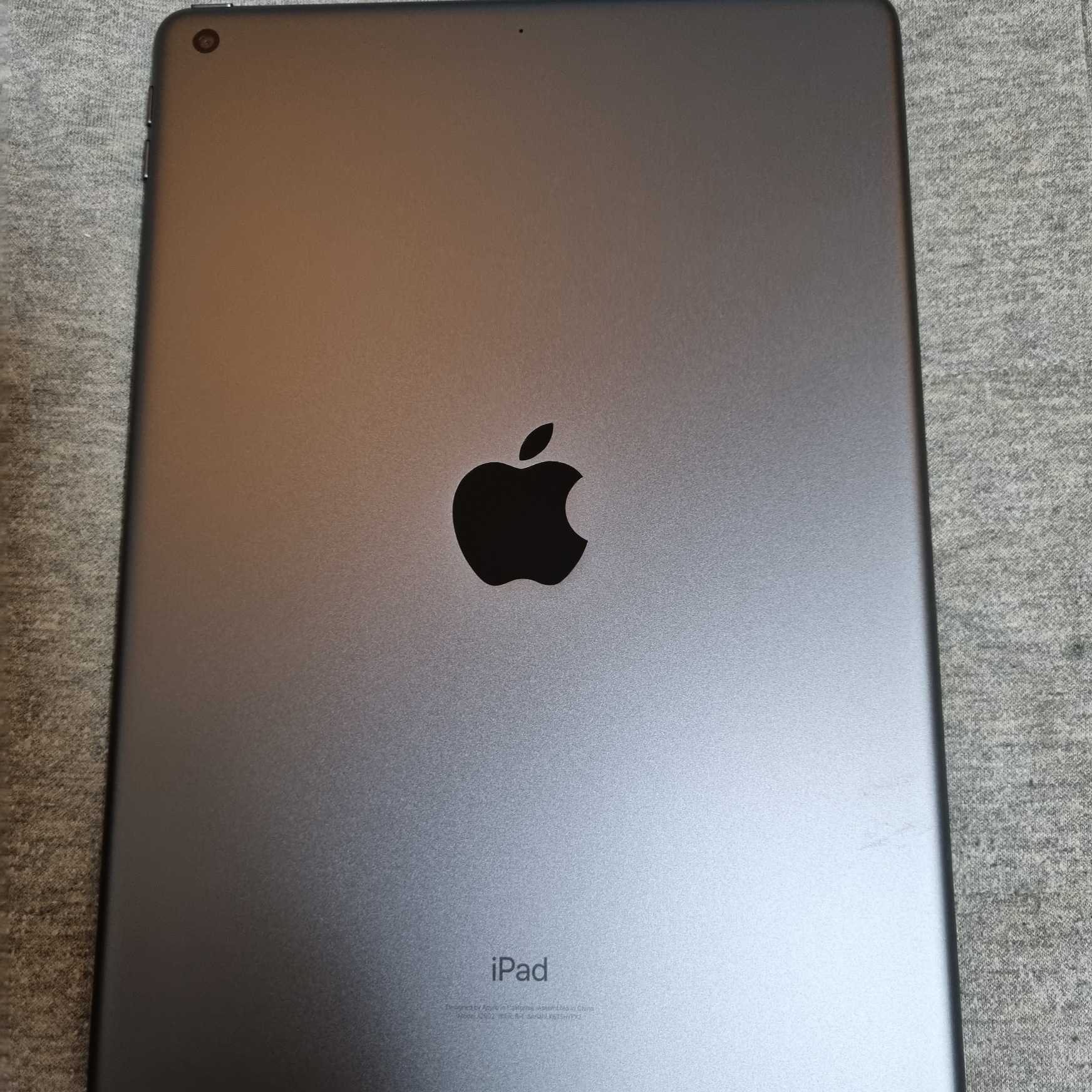 Apple iPad 9th Gen Wifi 64GB Space Gray (Korean Ver.) 착용 스타일 - 2
