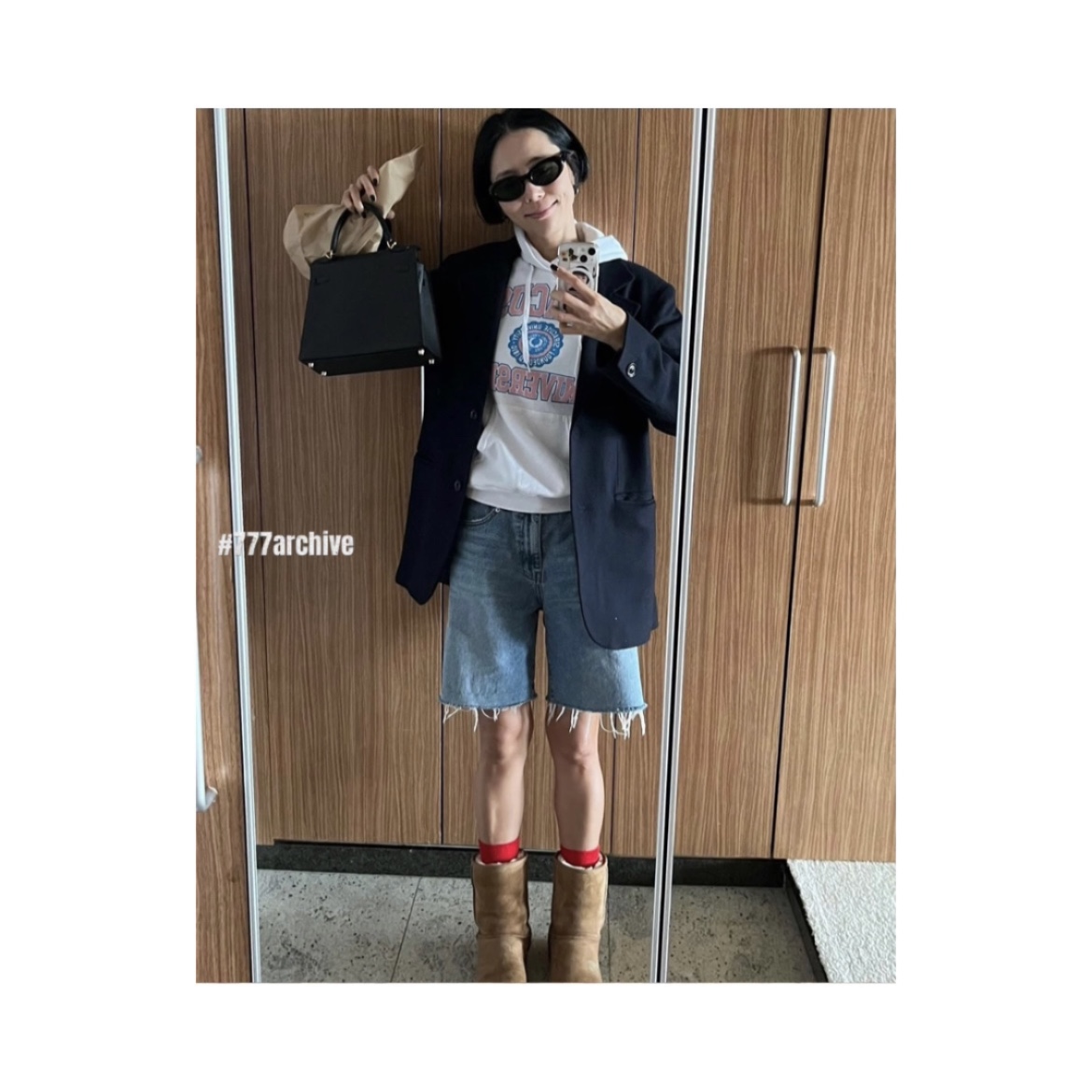 (W) UGG Classic Short II Boots Chestnut 착용 스타일 - 3