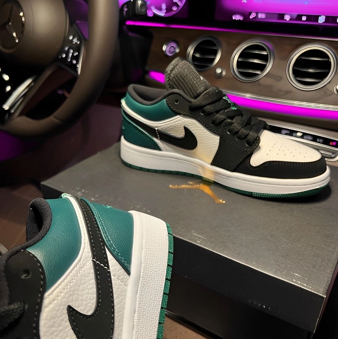 (GS) Jordan 1 Low Black Mystic Green 착용 스타일 - 2