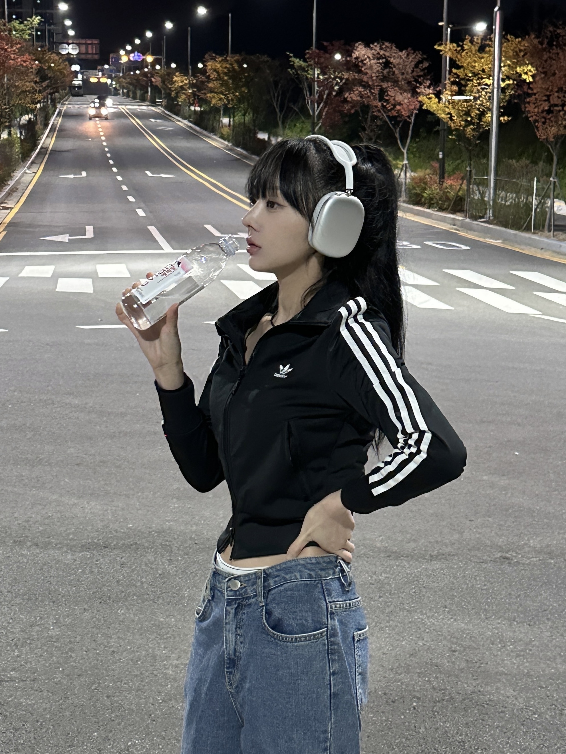 Apple AirPods Max Lightning Silver (Korean Ver.), (W) UGG Classic Ultra Mini Boots Chestnut 착용 스타일 - 2