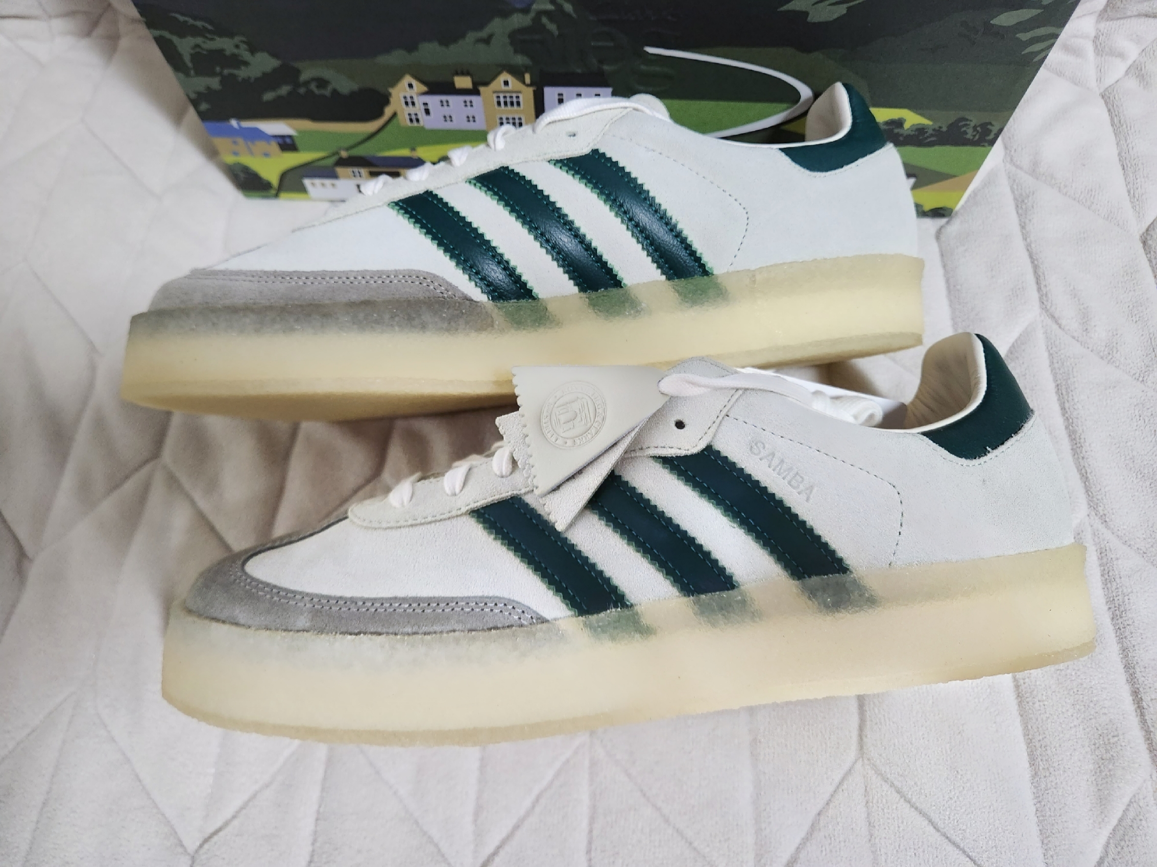 Adidas x Clarks x Ronnie Fieg 8th Street Samba Chalk White Green 착용 스타일 - 5