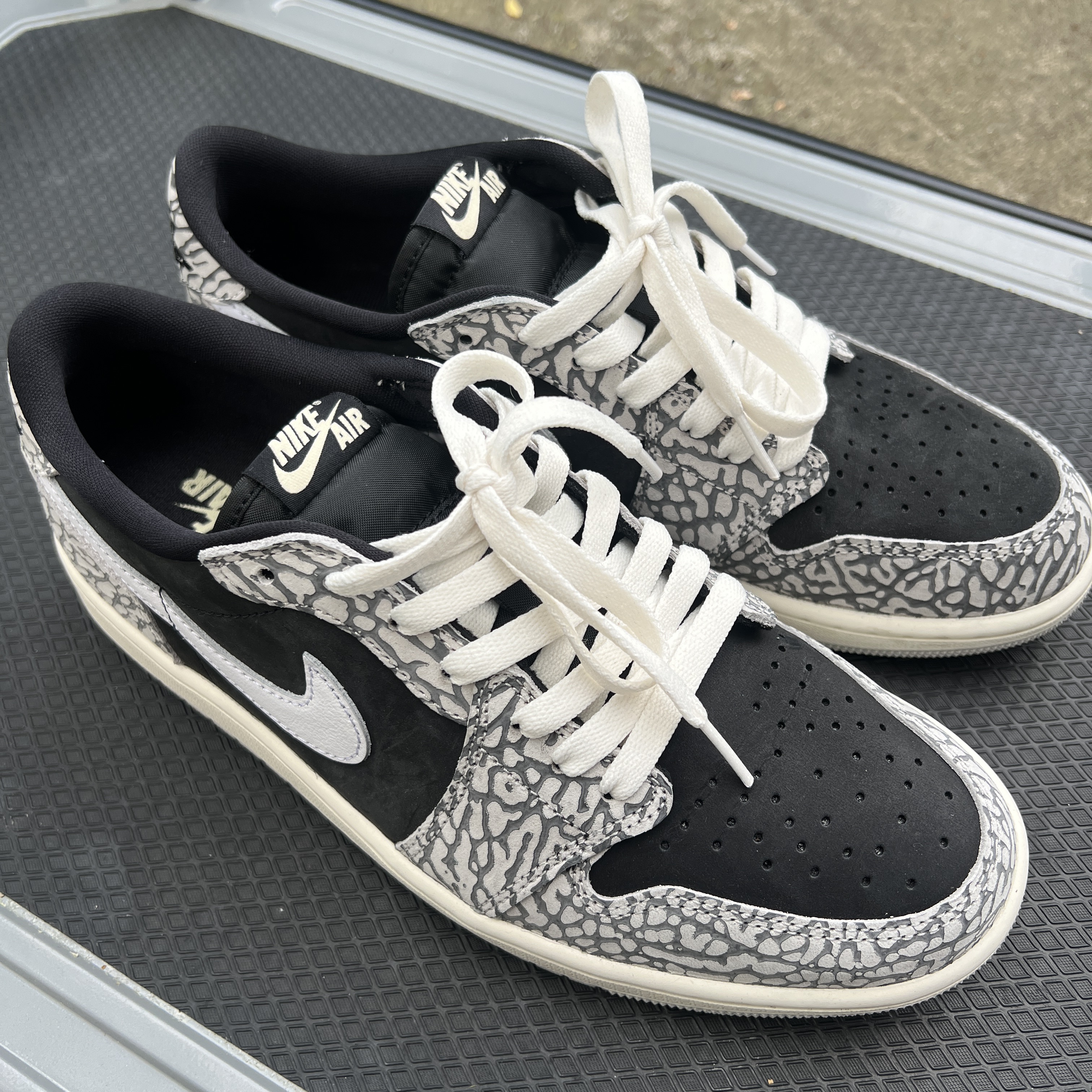 Jordan 1 Retro Low OG Black Cement 착용 스타일 - 1