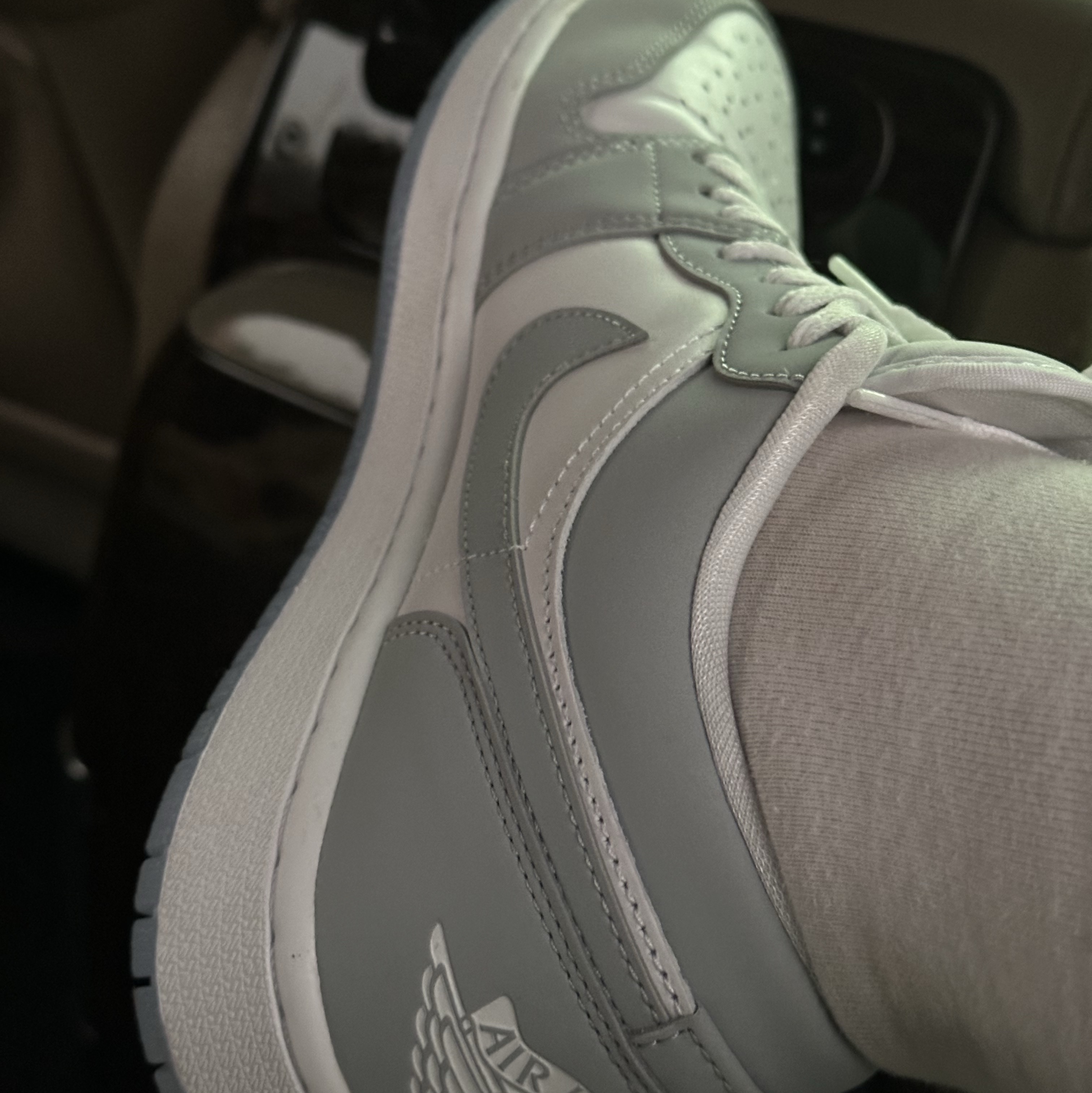 (W) Jordan 1 Low White Wolf Grey 착용 스타일 - 1