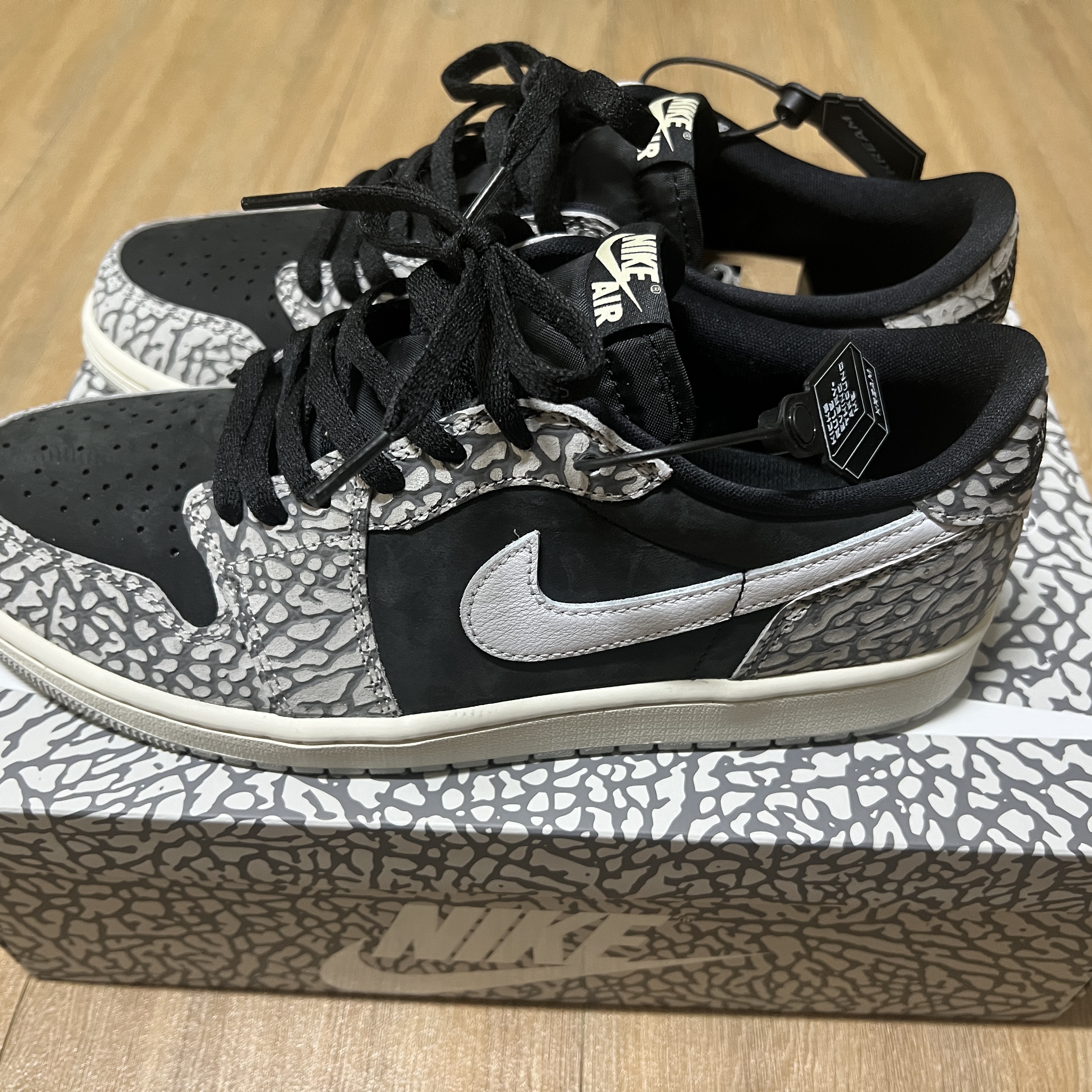 Jordan 1 Retro Low OG Black Cement 착용 스타일 - 2