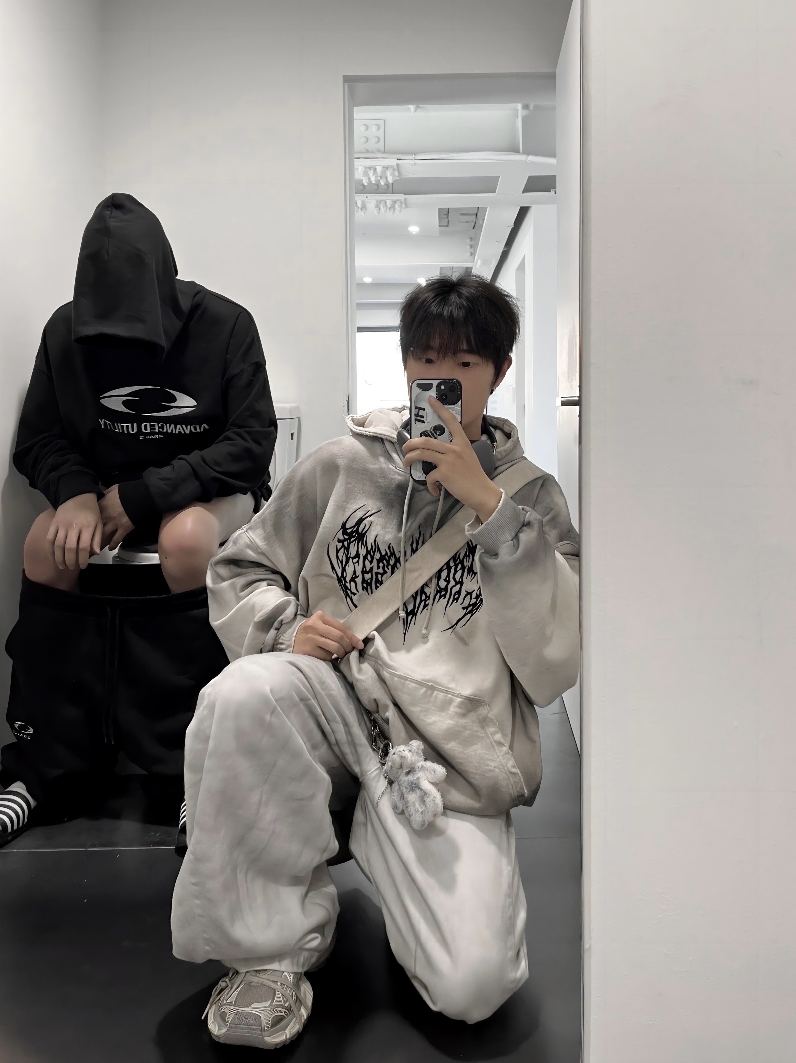 Project G/R Metalic Logo Hoodie Ivory, Balenciaga 3XL Sneakers Light Beige 착용 스타일 - 2