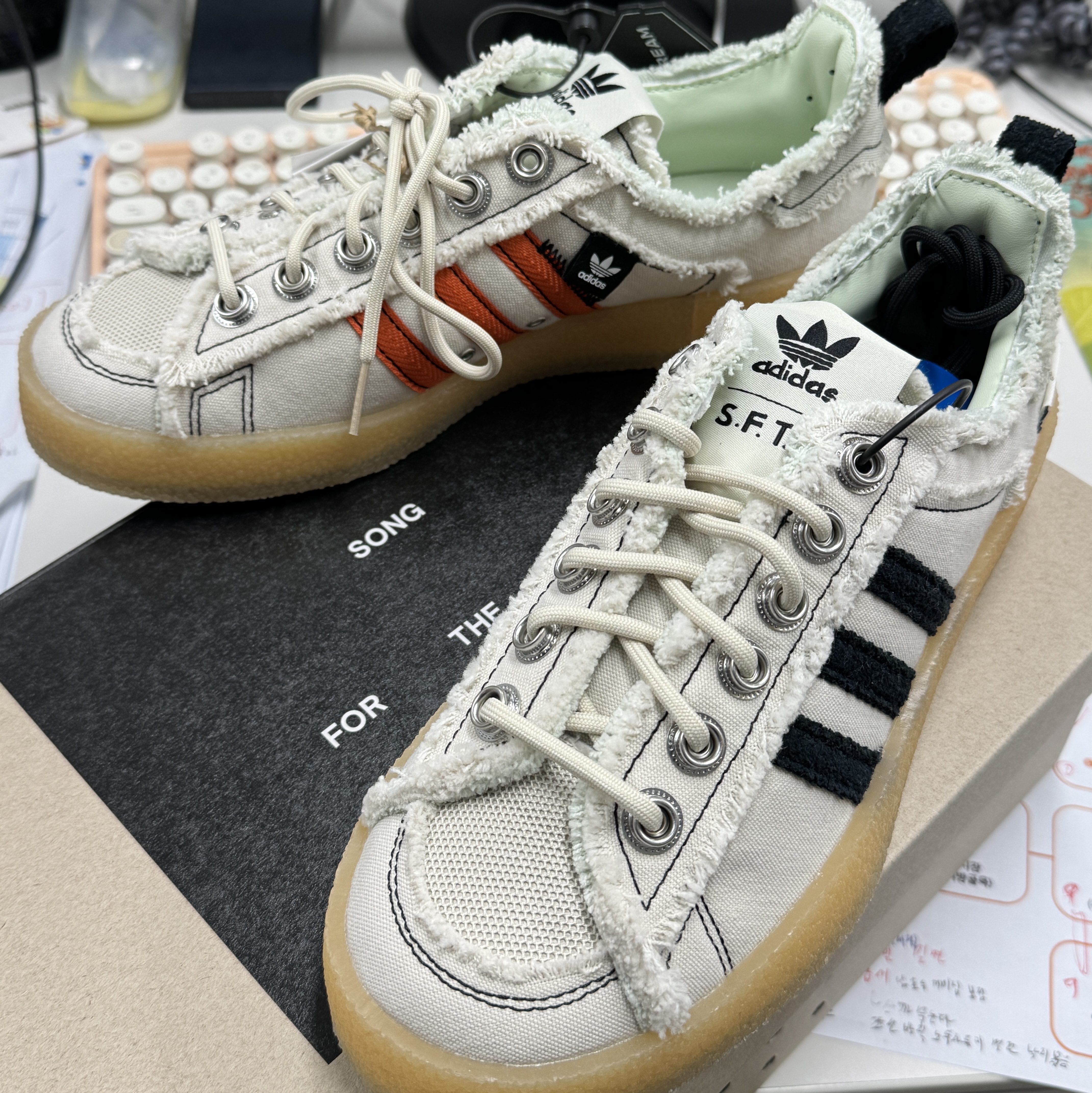 Adidas x Song for the Mute Campus 80s Bliss Core Black 착용 스타일