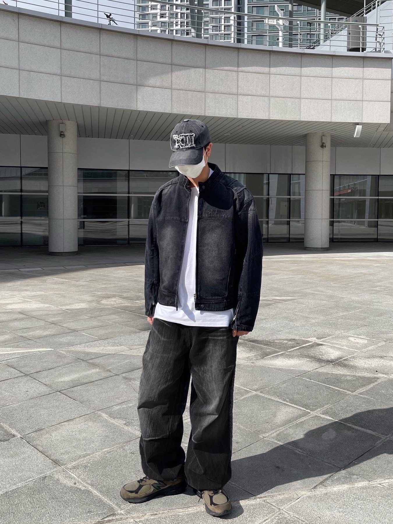 ETCE Denim Racer Jacket Black, New Balance x JJJJound 990v3 Brown Black 착용 스타일 - 2
