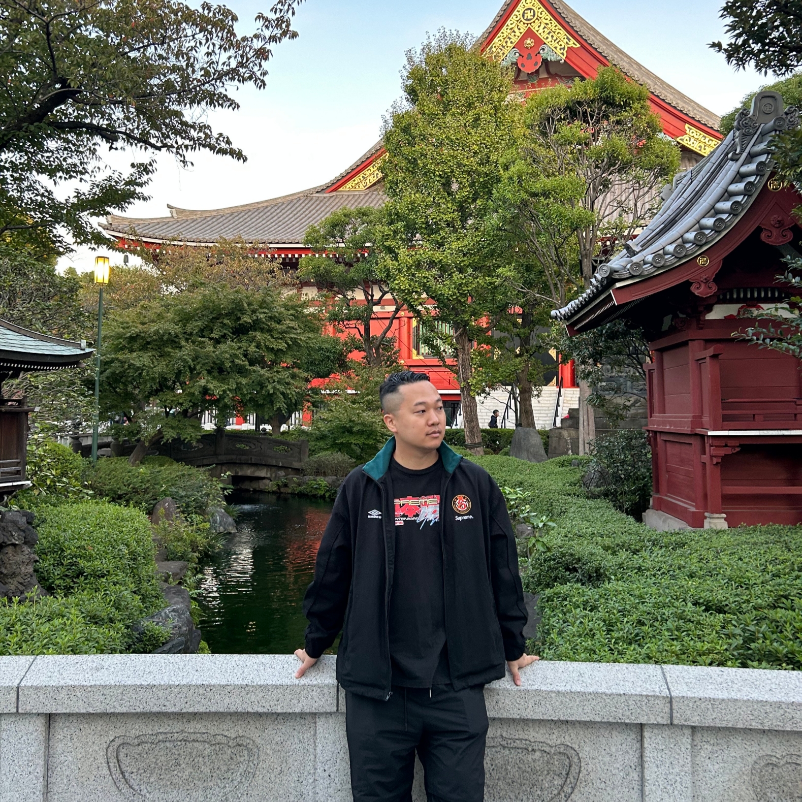 Supreme x Umbro Cotton Ripstop Track Jacket Black - 23FW, Supreme x Yohji Yamamoto Tekken T-Shirt Black - 22FW 착용 스타일