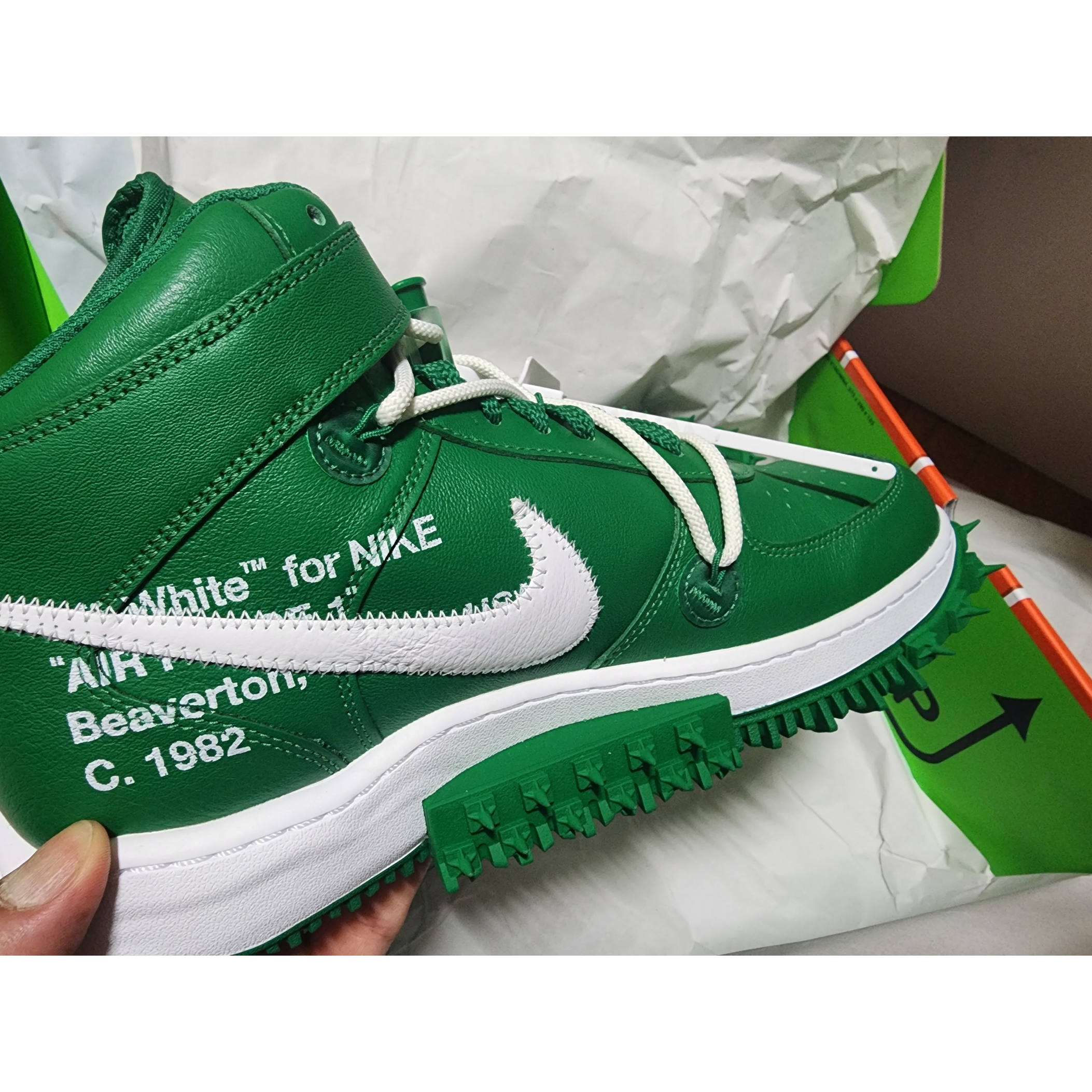 Nike x Off-White Air Force 1 Mid SP Leather Pine Green 착용 스타일 - 3