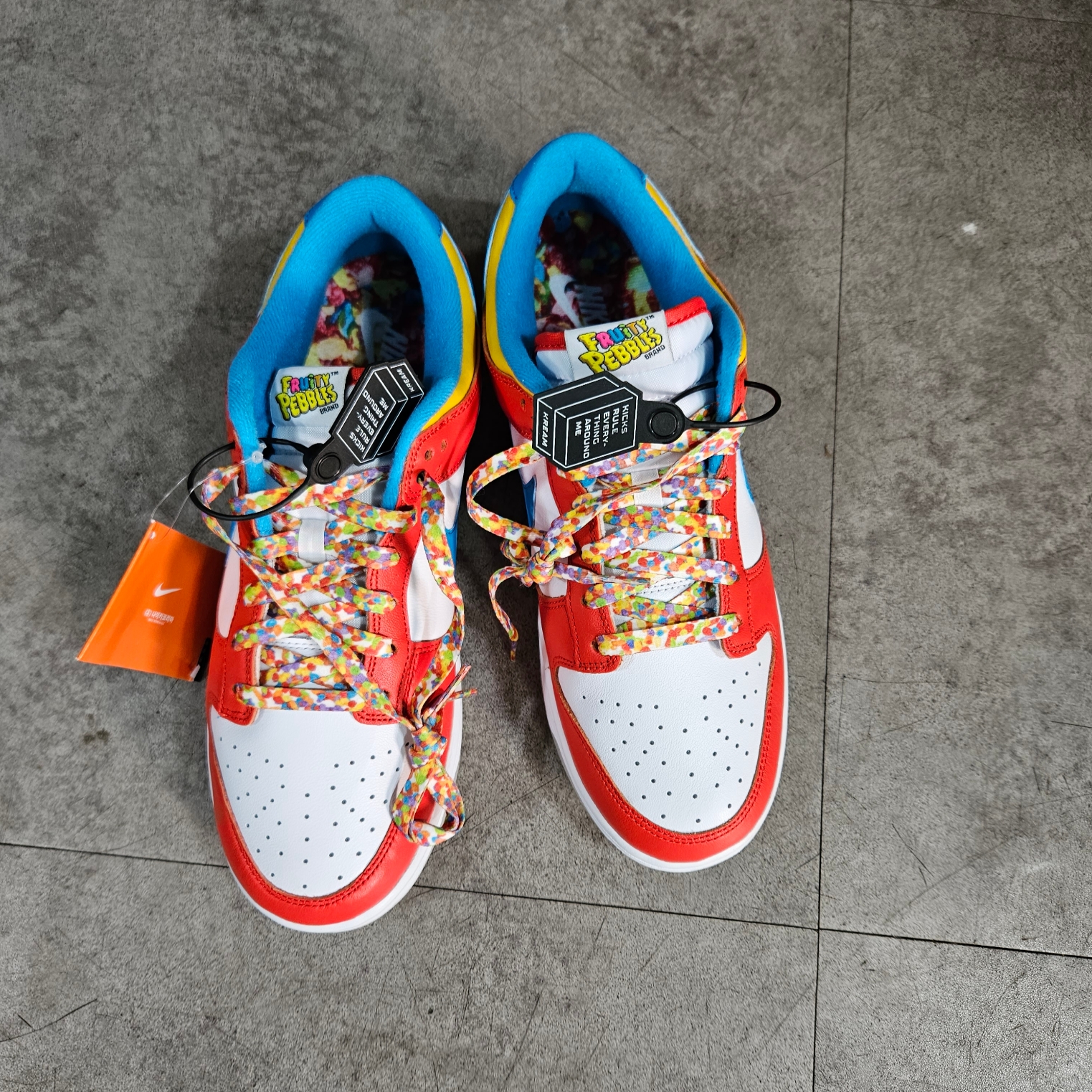 Nike x LeBron James x Fruity Pebbles Dunk Low QS Habanero Red 착용 스타일 - 2