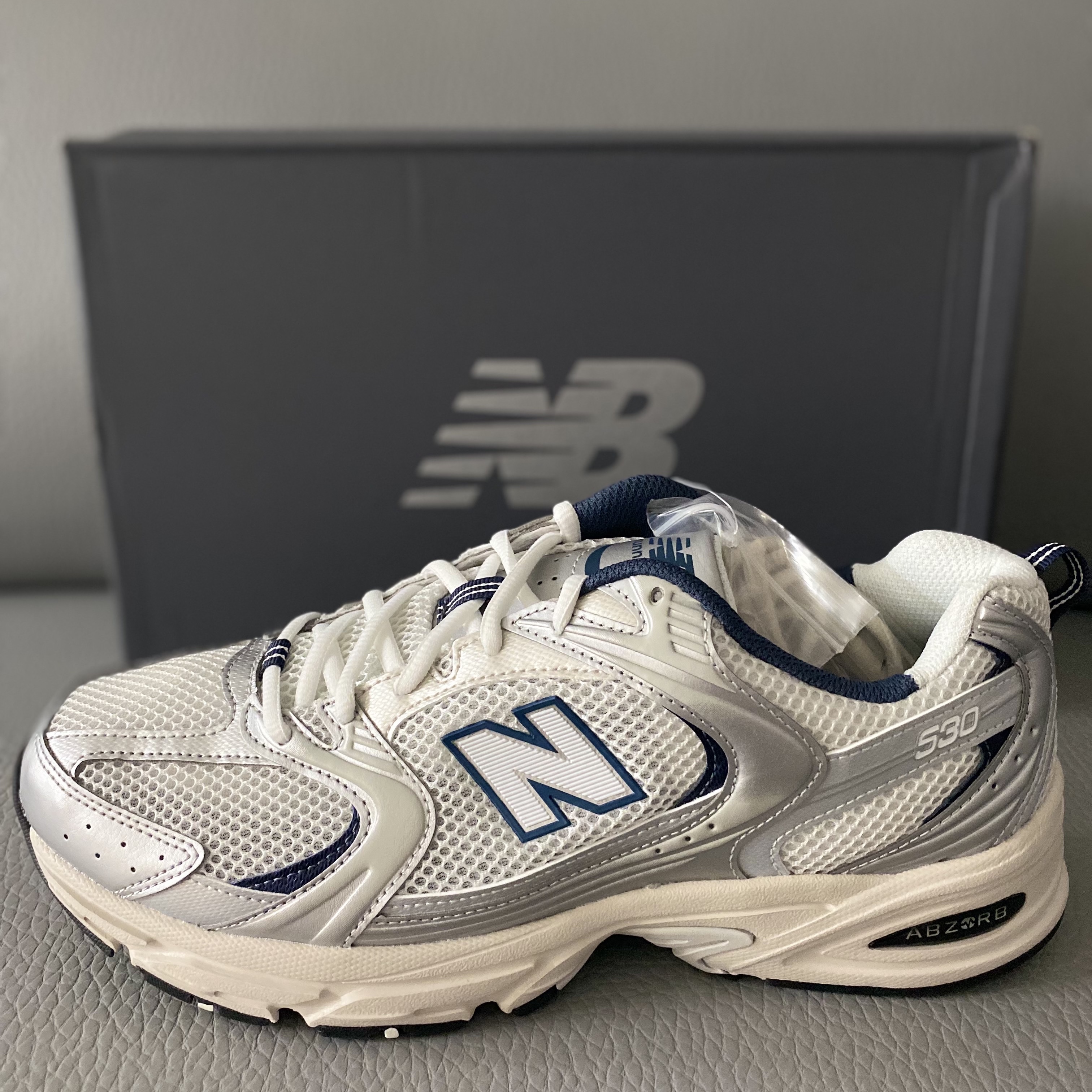 New Balance 530 Steel Grey 착용 스타일
