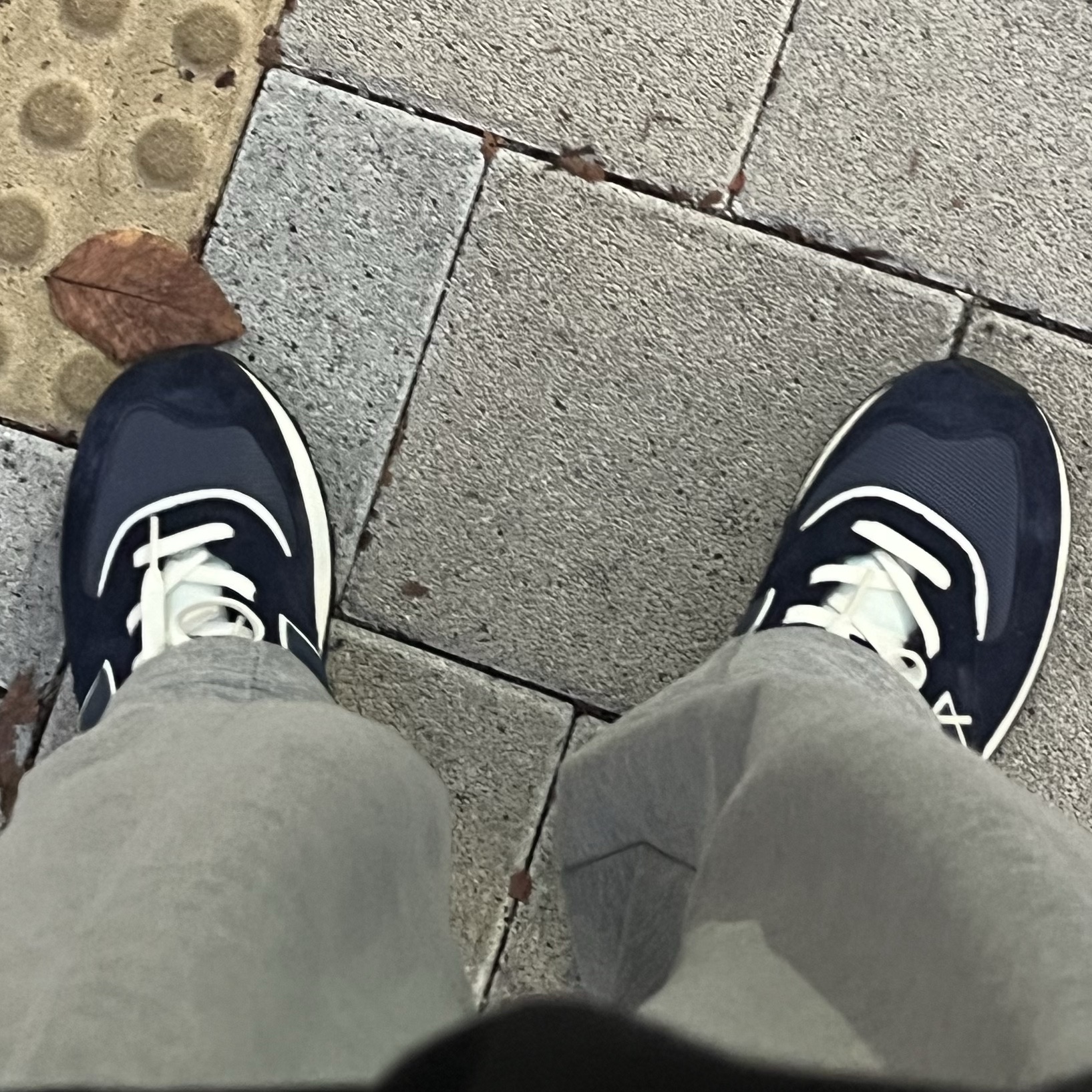 New Balance 574 Legacy Navy 착용 스타일
