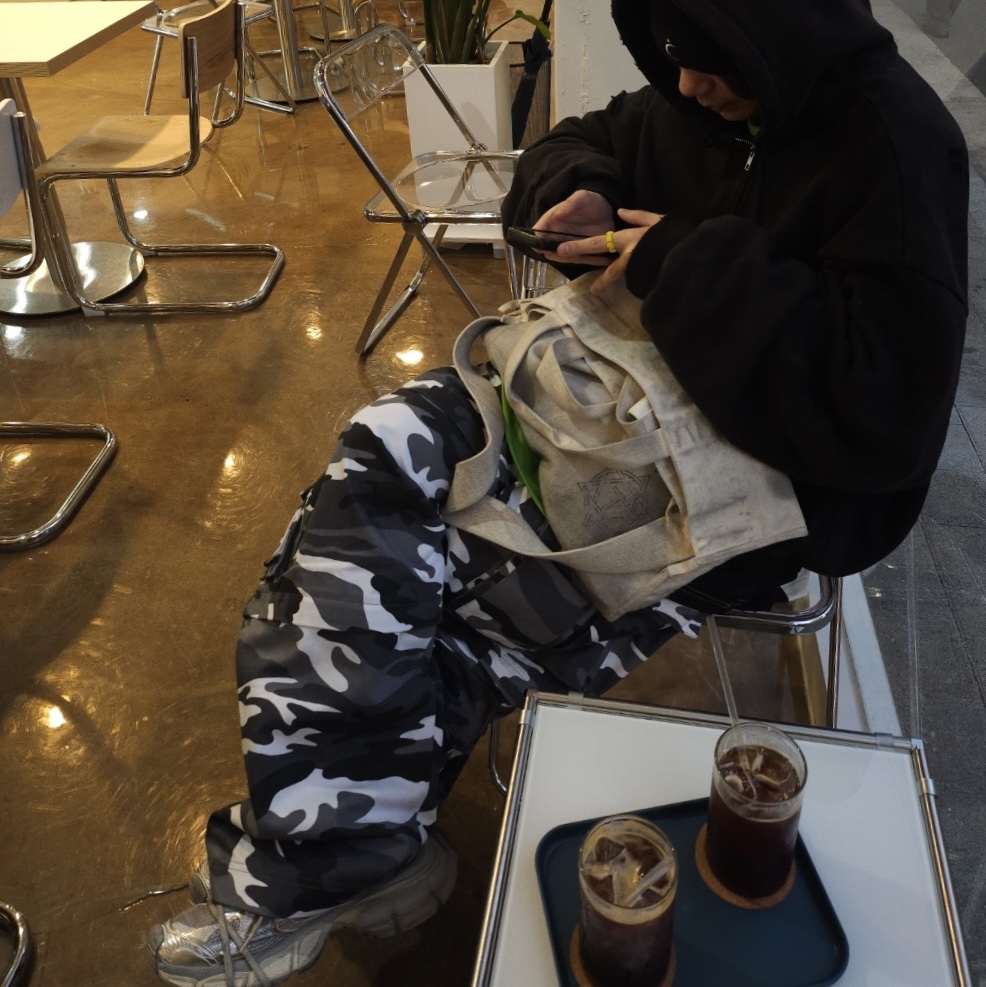 Project G/R Furious Logo Applique Shopper Bag Grey - 10 Corso Como Exclusive, Project G/R Distressed Layer Zip Hoodie Faded Black 착용 스타일 - 3