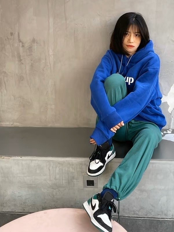 (GS) Jordan 1 Low Black Mystic Green 착용 스타일 - 2