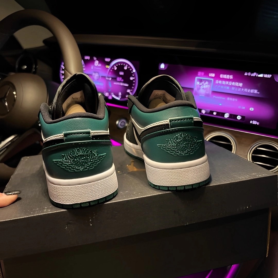 (GS) Jordan 1 Low Black Mystic Green 착용 스타일 - 4