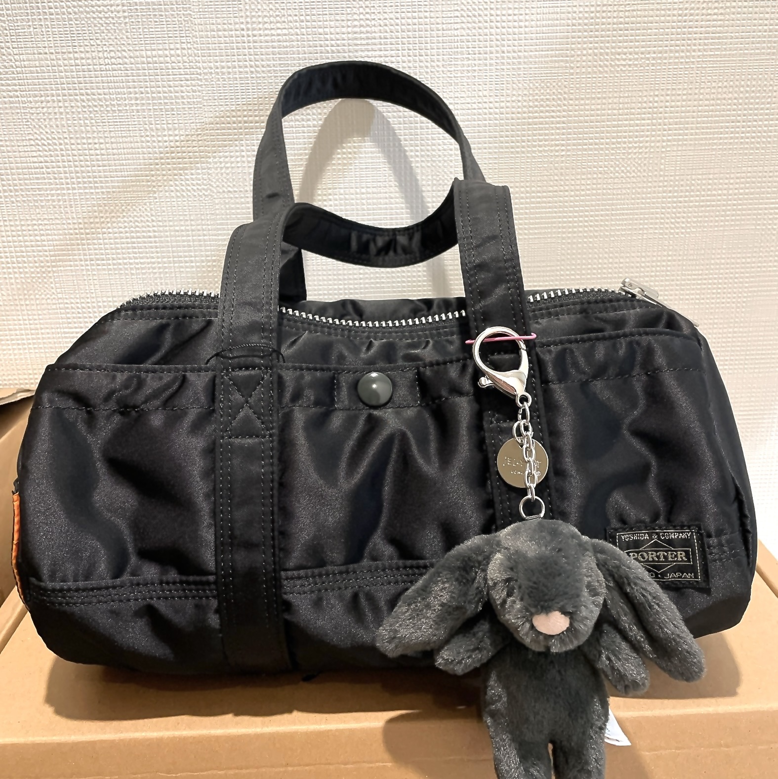 Jellycat Bashful Bunny Bag Charm Ink, Porter Tanker Duffle Bag S Black 착용 스타일 - 1