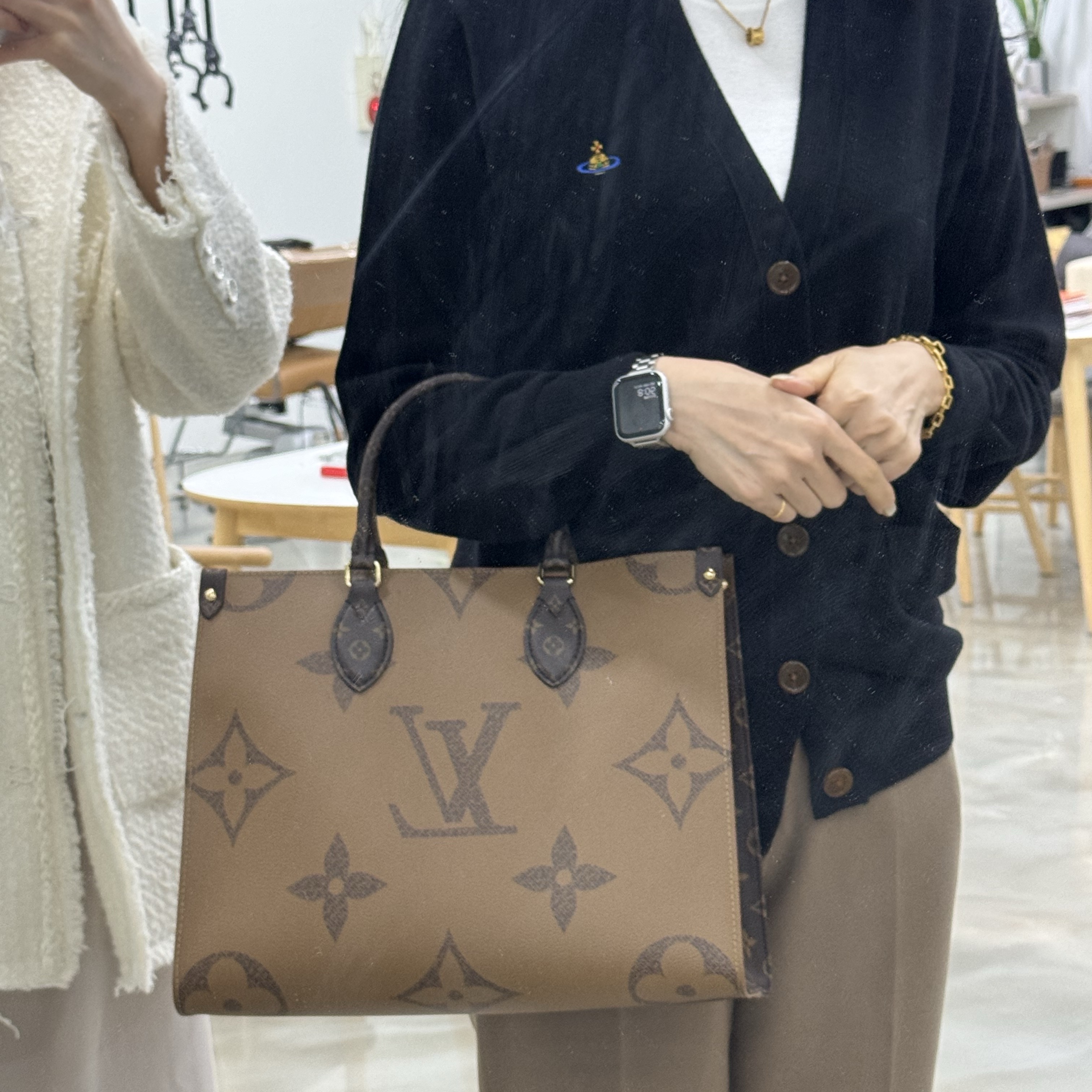 Vivienne Westwood Cardigan Black 착용 스타일