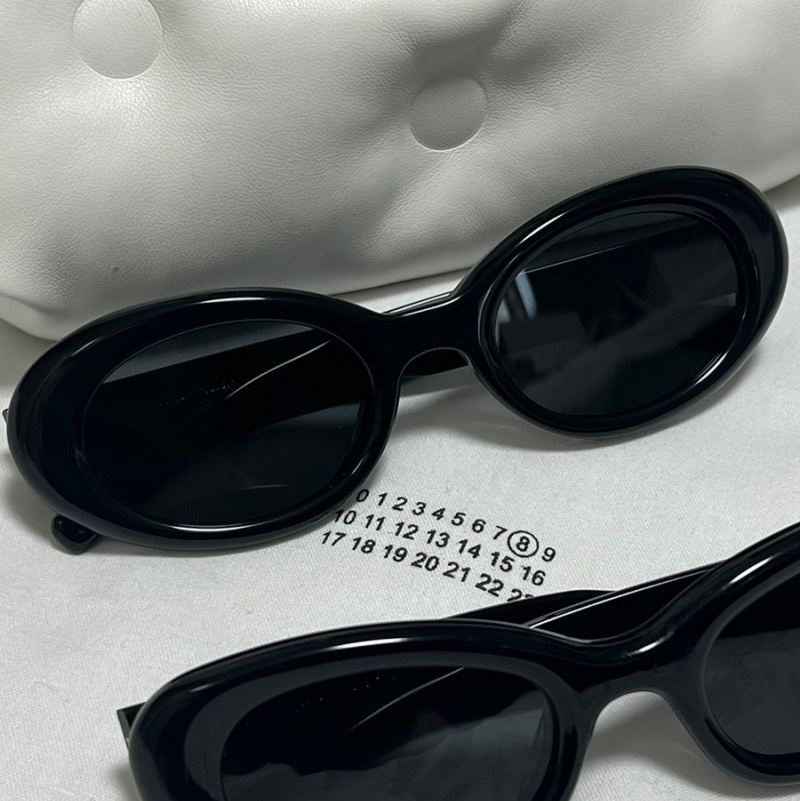 Gentle Monster x Maison Margiela MM005 Black Black, Gentle Monster x Maison Margiela MM004 Black Black 착용 스타일 - 1