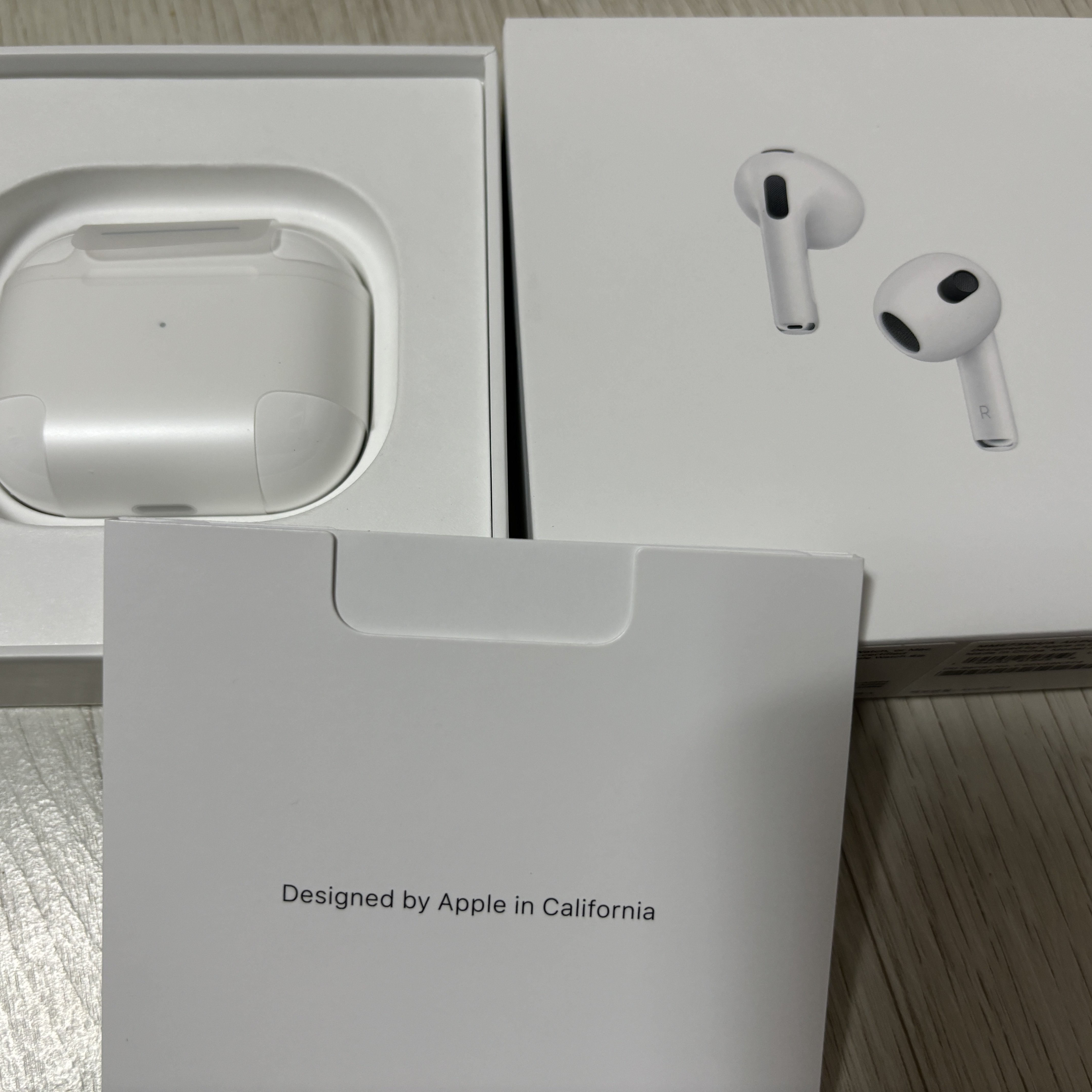 Apple Airpods 3rd Gen with MagSafe Charging Case (Korean Ver.) 착용 스타일
