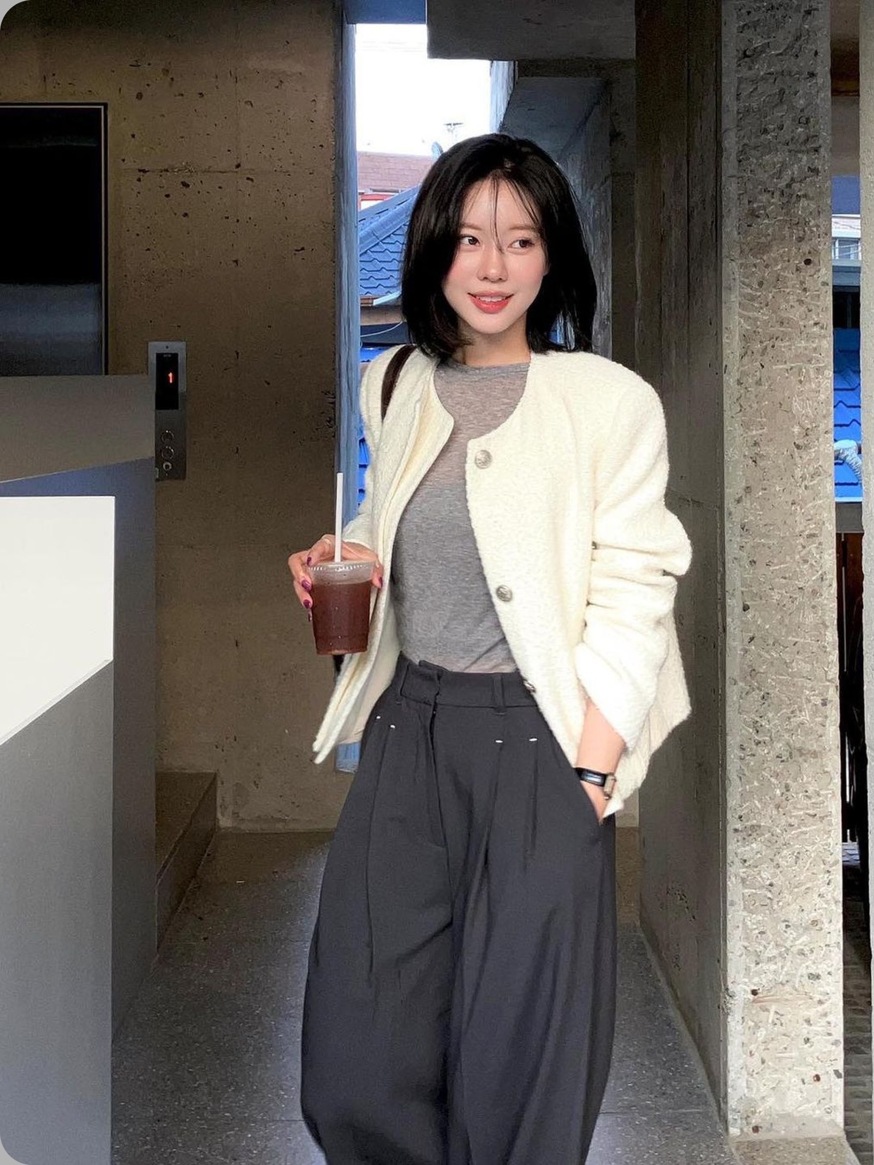 Green Butter Women Silver Multi Button Tweed Crop Jacket Ivory 착용 스타일 - 5