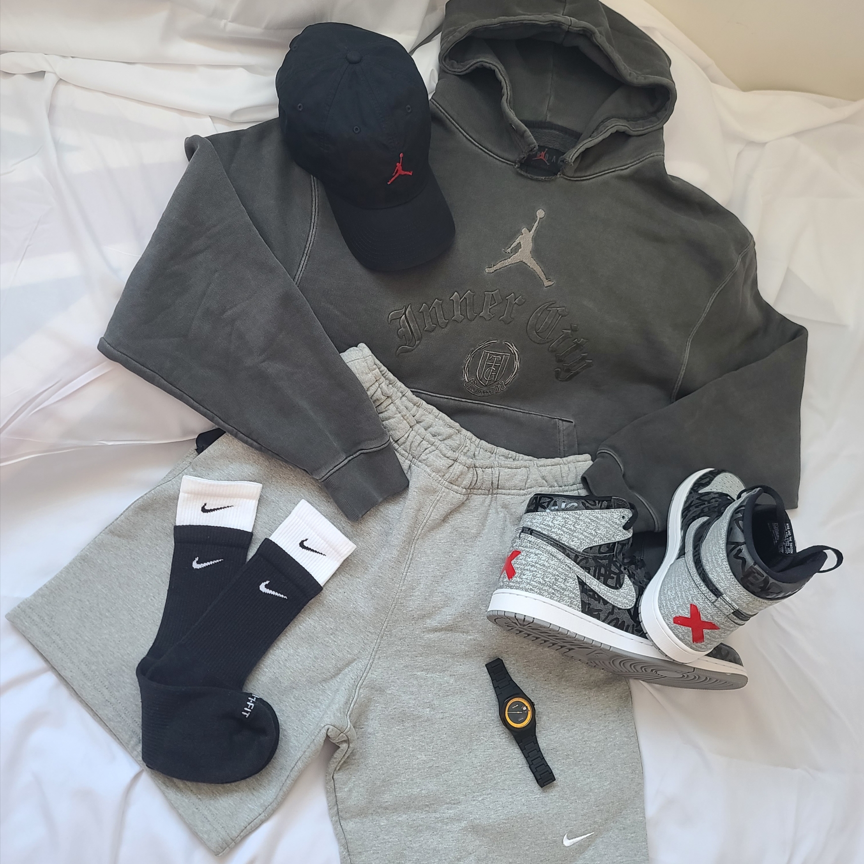Jordan Jumpman Heritage 86 Washed Cap Black Red, Nike NRG Solo Swoosh Fleece Shorts Dark Grey Heather - Asia μ°©μ© μ€νμΌ - 1