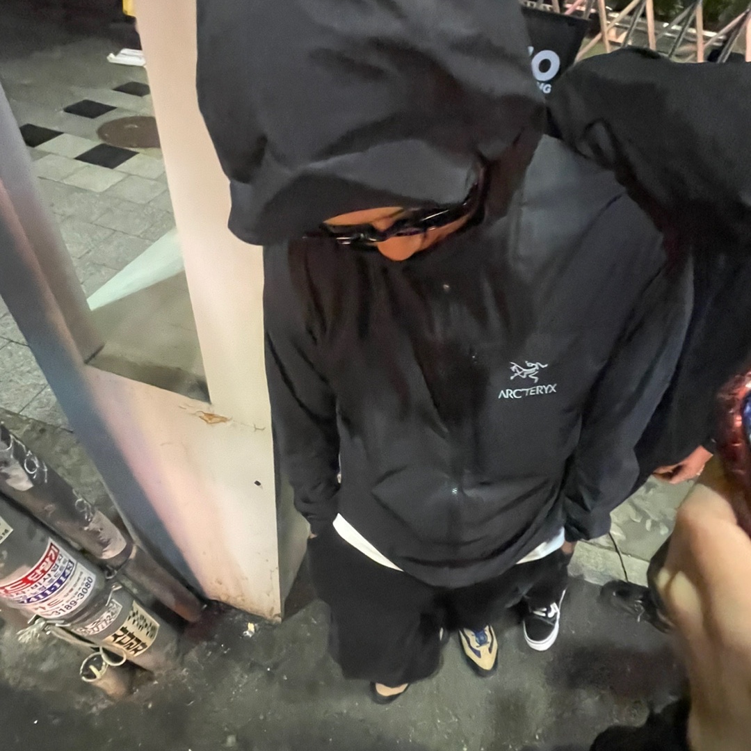 Arc'teryx Squamish Hoody Black, Nike ACG Air Mada Vachetta Tan 착용 스타일 - 1