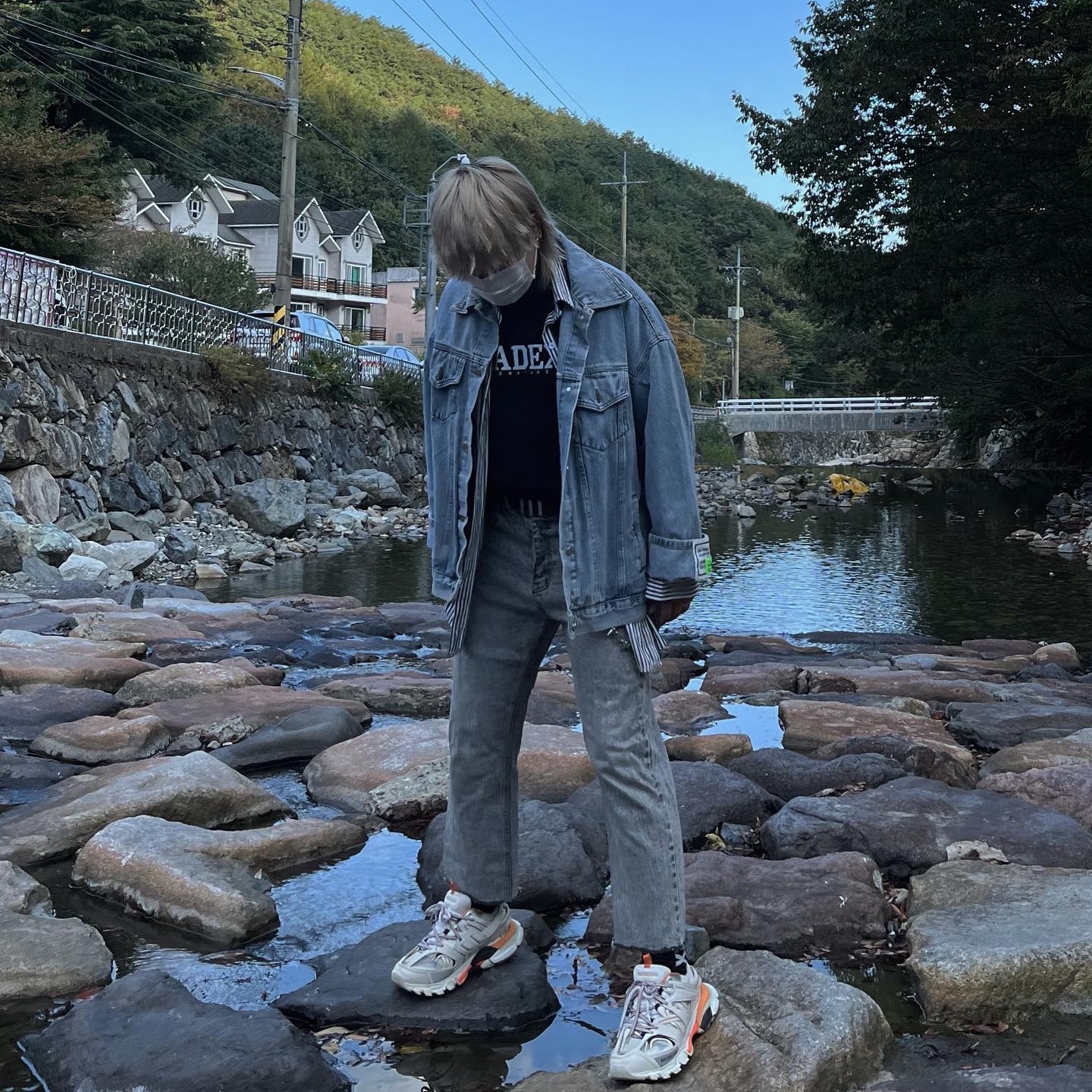 Balenciaga Track Sneakers White Orange 2019 착용 스타일 - 3