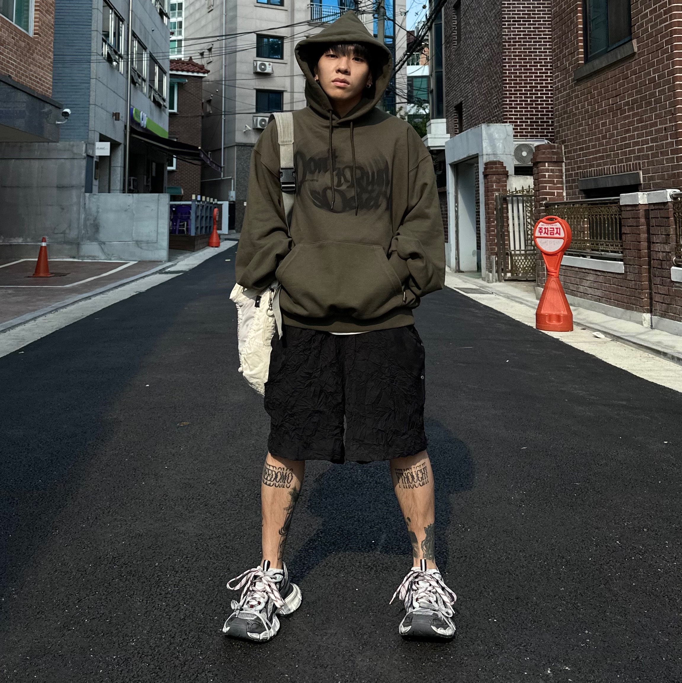 Balenciaga 3XL Sneakers Grey White Red 착용 스타일 - 3