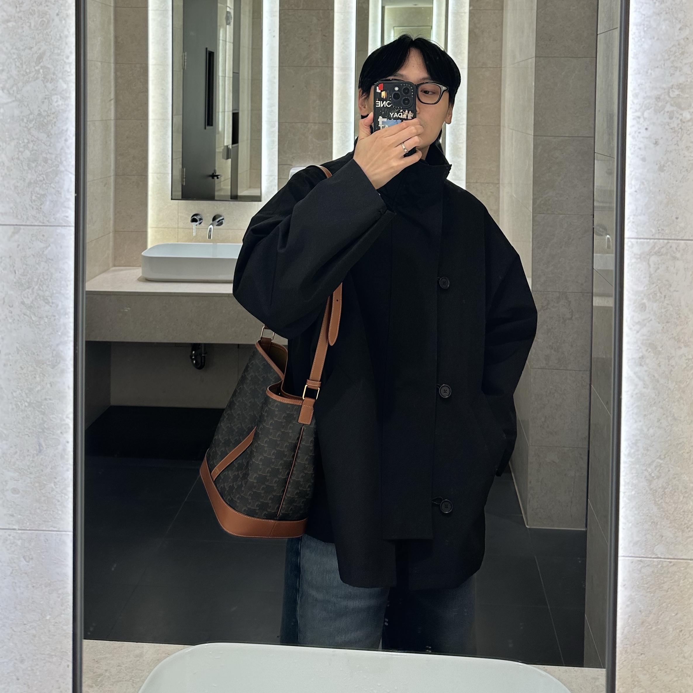 Celine Small Bucket in Triomphe Canvas and Calfskin Tan, Maison Margiela Tabi Lace-Up Shoes Black 착용 스타일 - 3