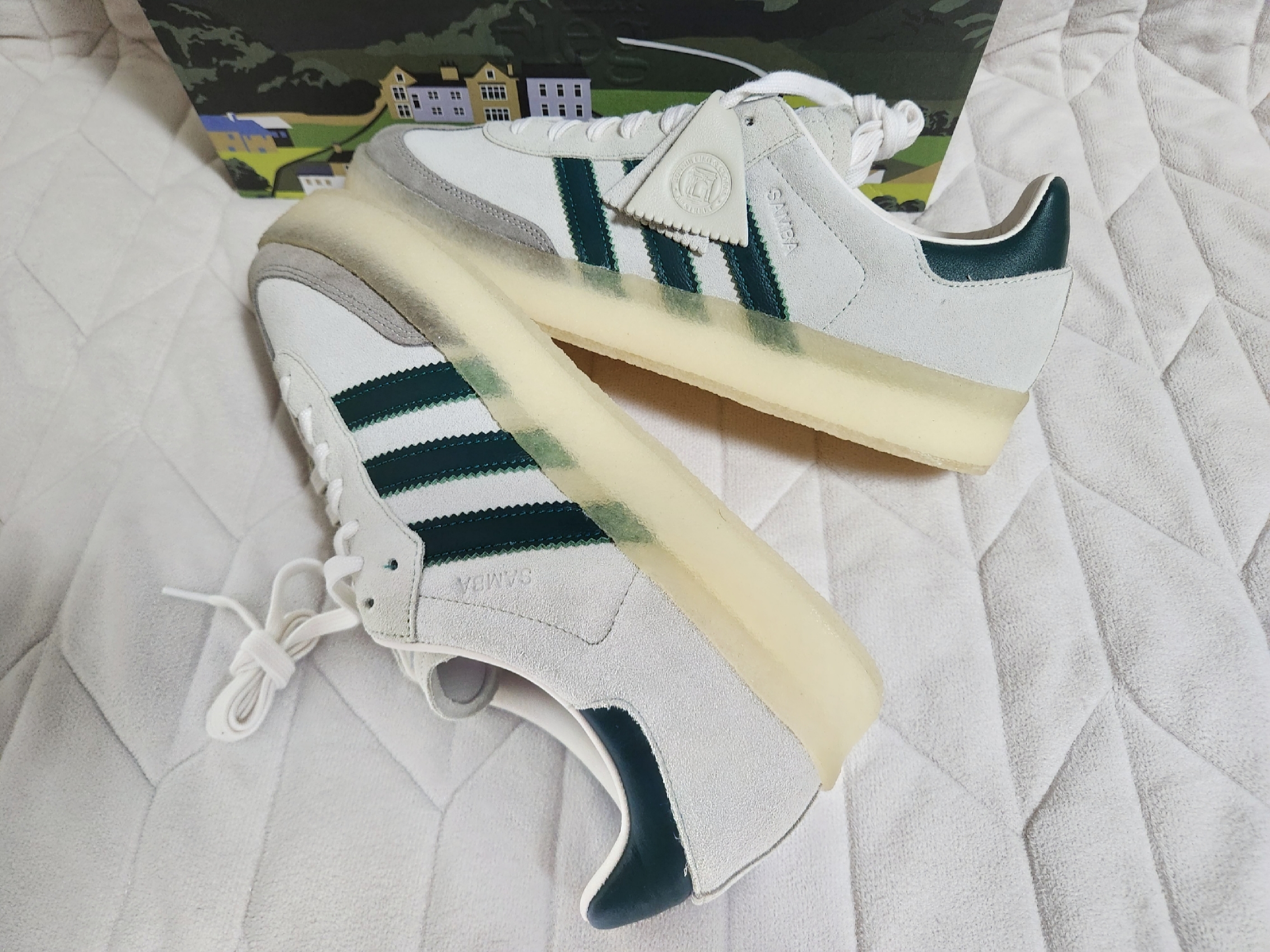 Adidas x Clarks x Ronnie Fieg 8th Street Samba Chalk White Green 착용 스타일 - 2