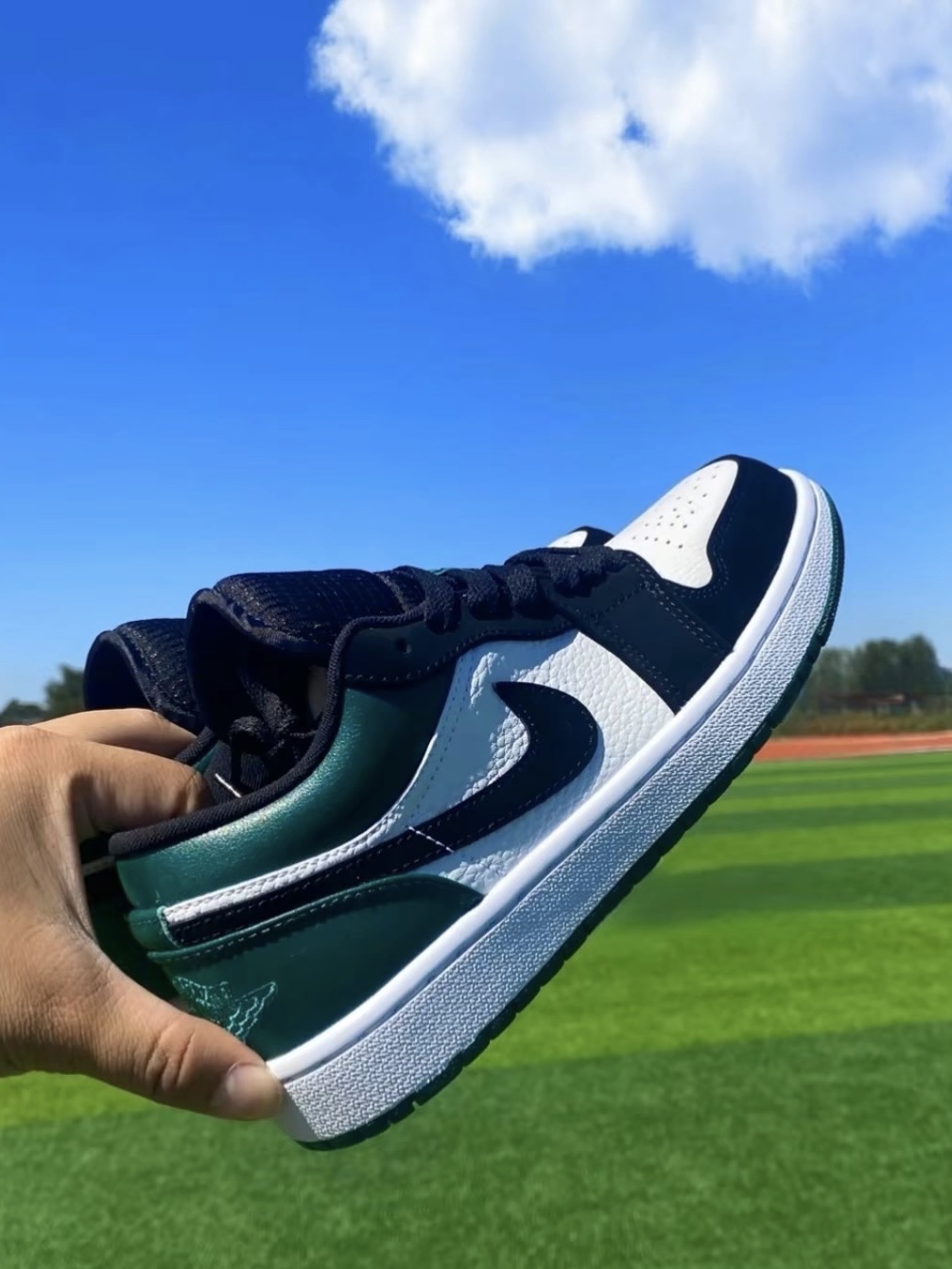 (GS) Jordan 1 Low Black Mystic Green 착용 스타일 - 1
