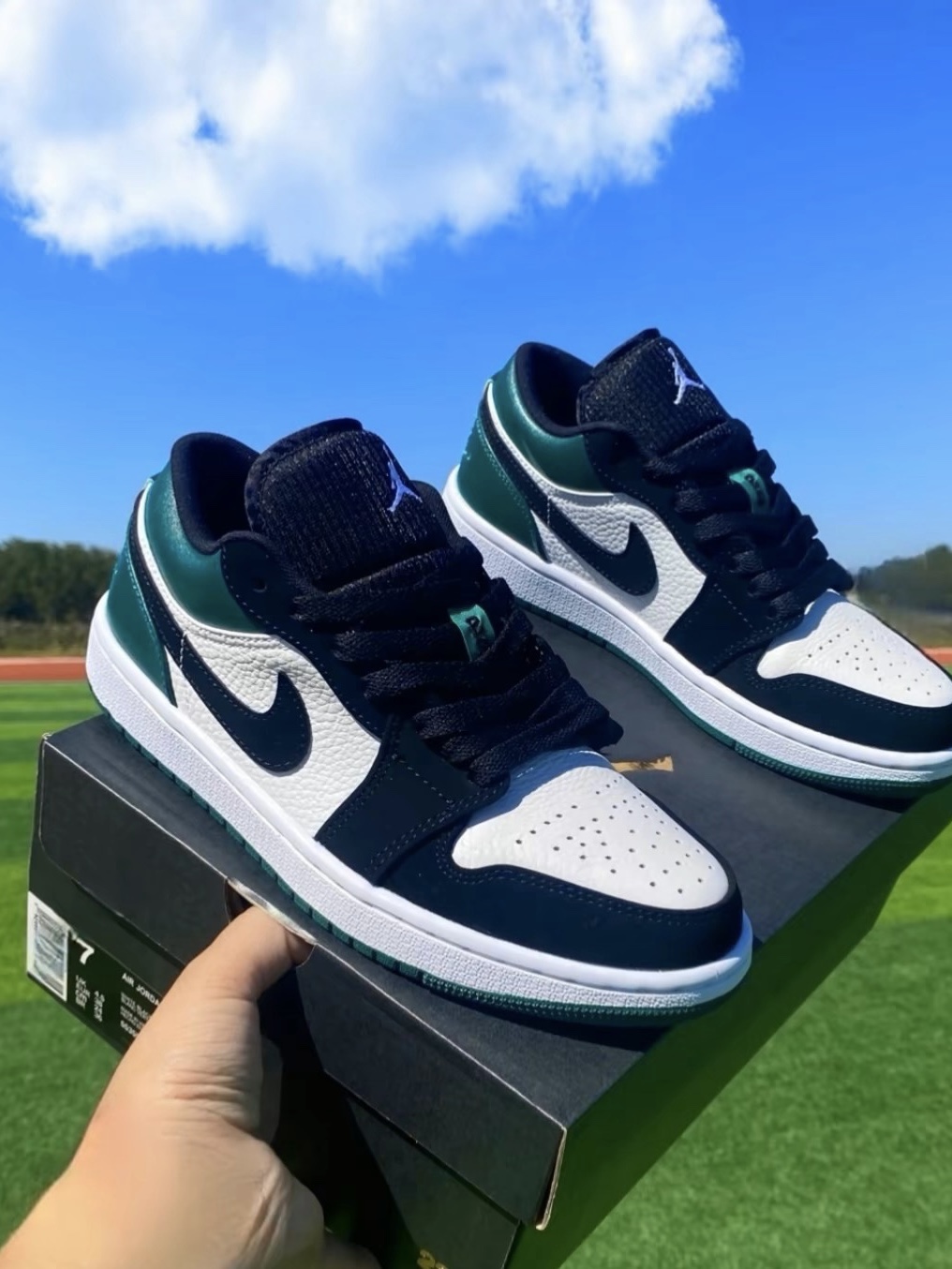 (GS) Jordan 1 Low Black Mystic Green 착용 스타일 - 2