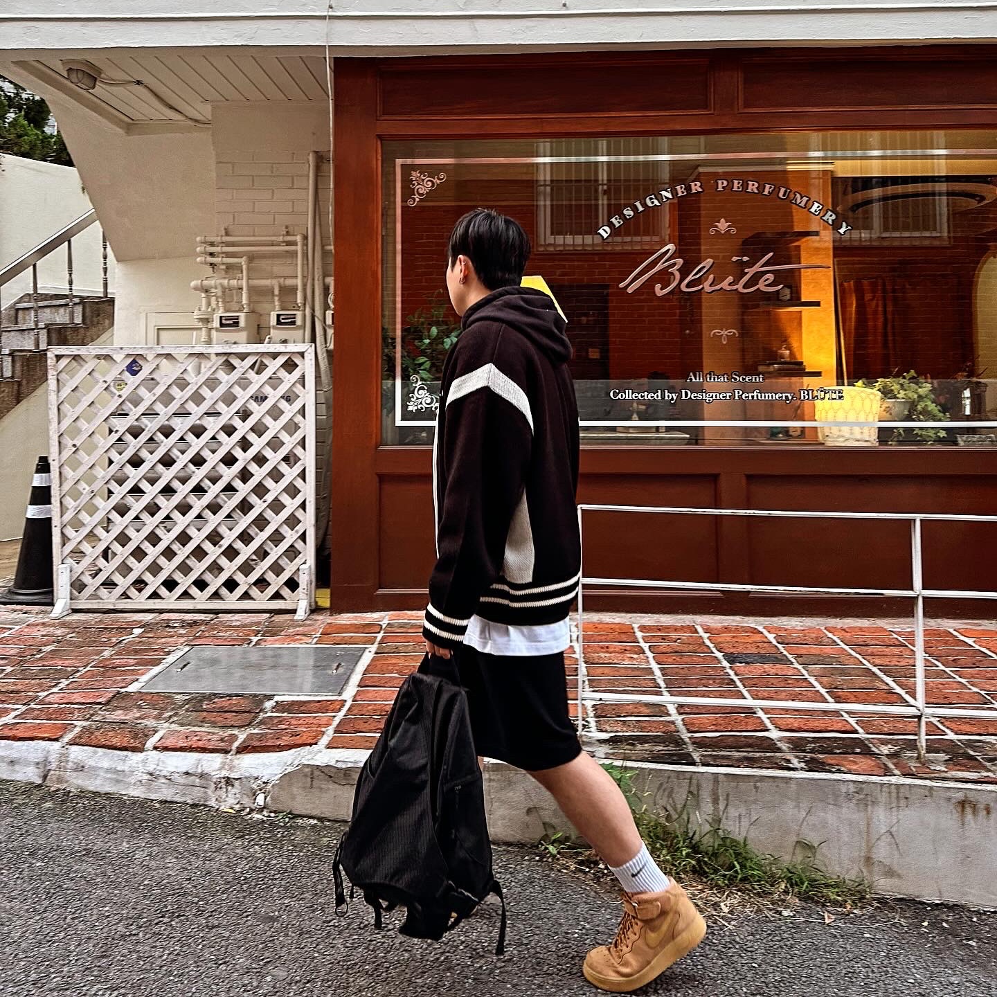 Nike Air Force 1 Mid '07 WB Flax, Stussy Basic Stussy Hoodie Black 2022 착용 스타일