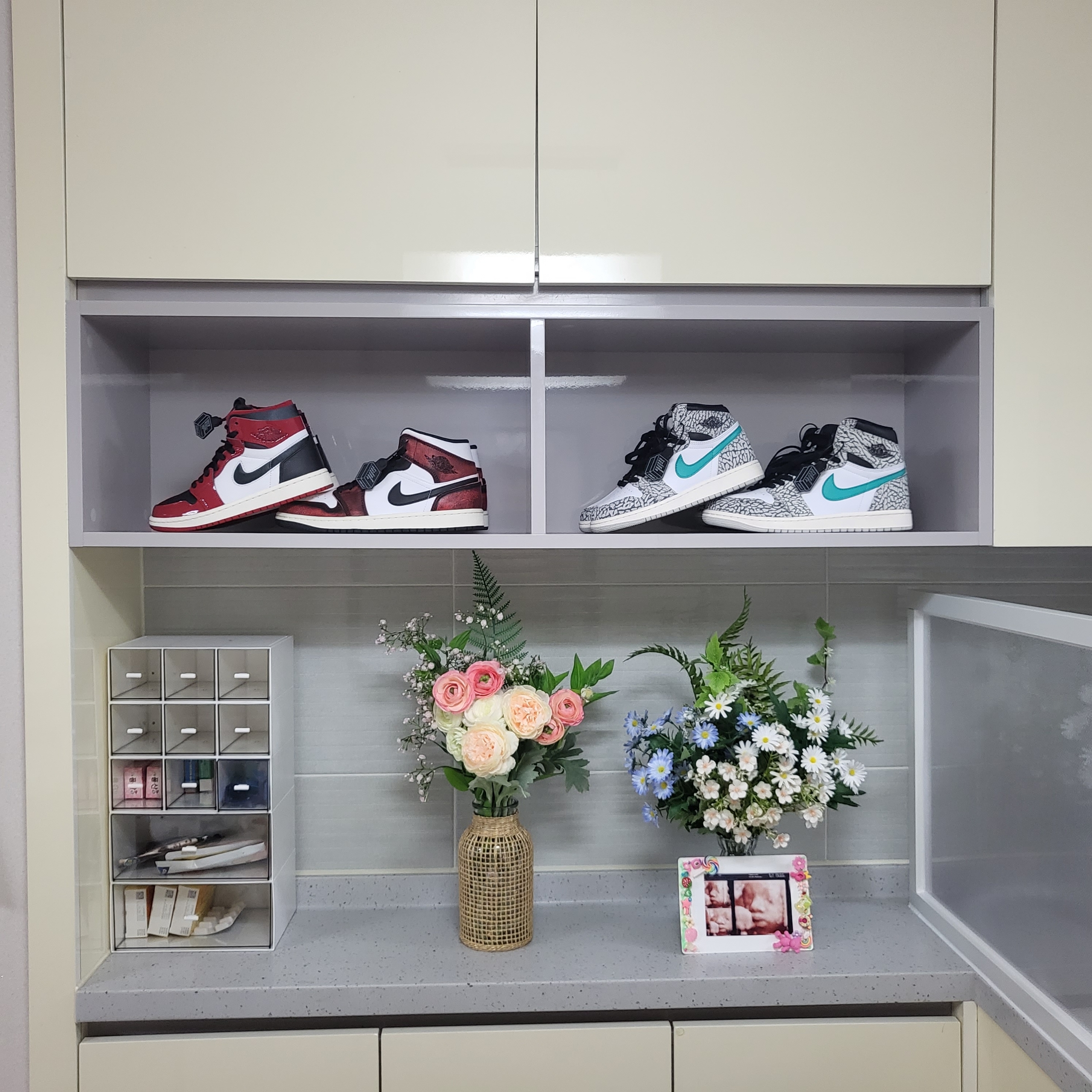 Jordan 1 Mid SE Infrared 23, (W) Jordan 1 Zoom Air CMFT Gym Red Black 착용 스타일